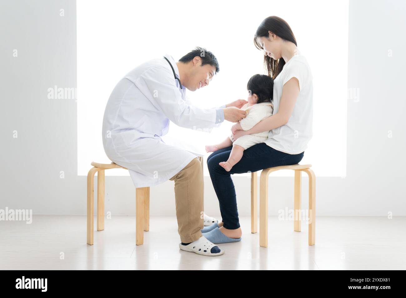 Il controllo medico del bambino Foto Stock