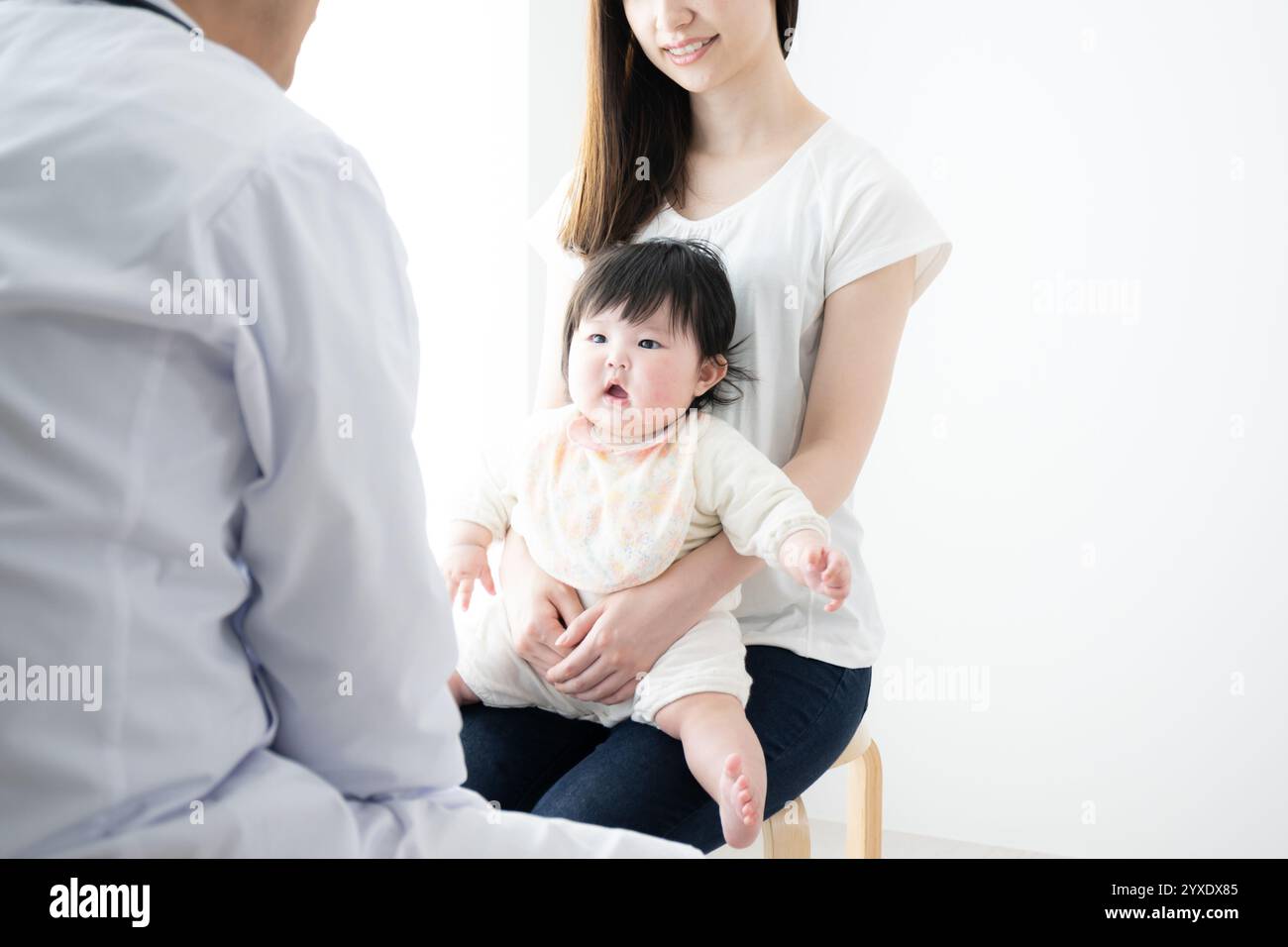 Il controllo medico del bambino Foto Stock
