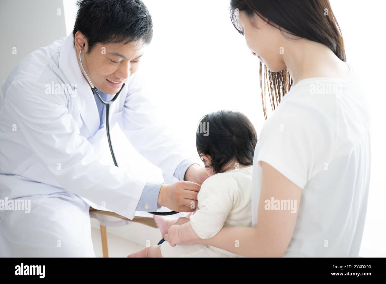Il controllo medico del bambino Foto Stock