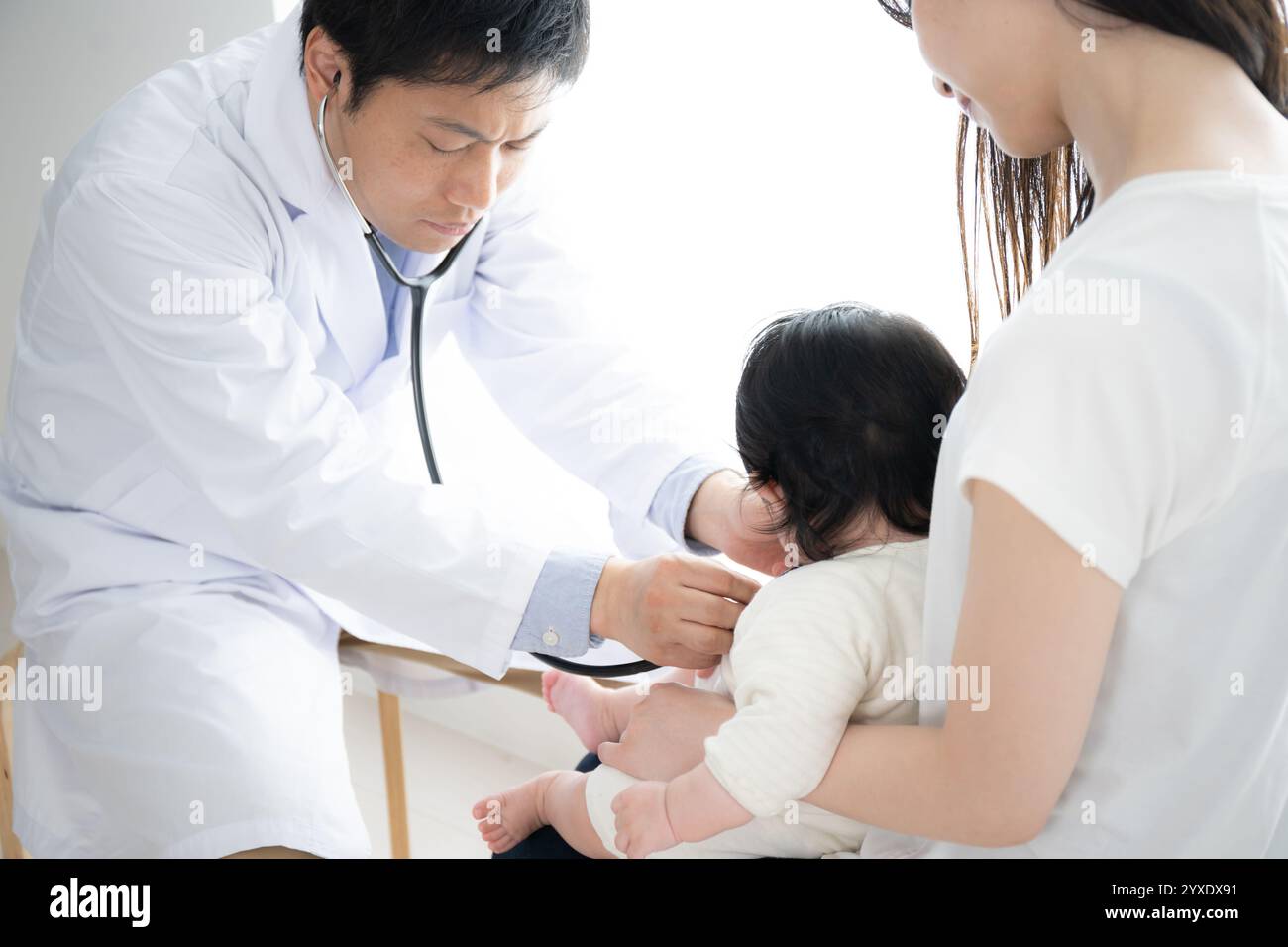 Il controllo medico del bambino Foto Stock