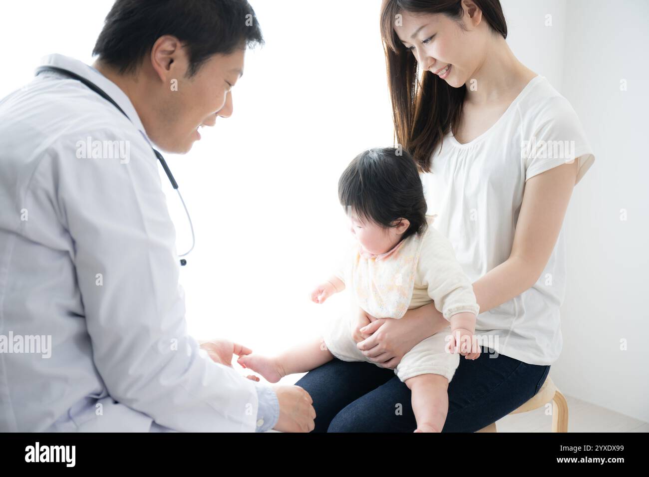 Il controllo medico del bambino Foto Stock