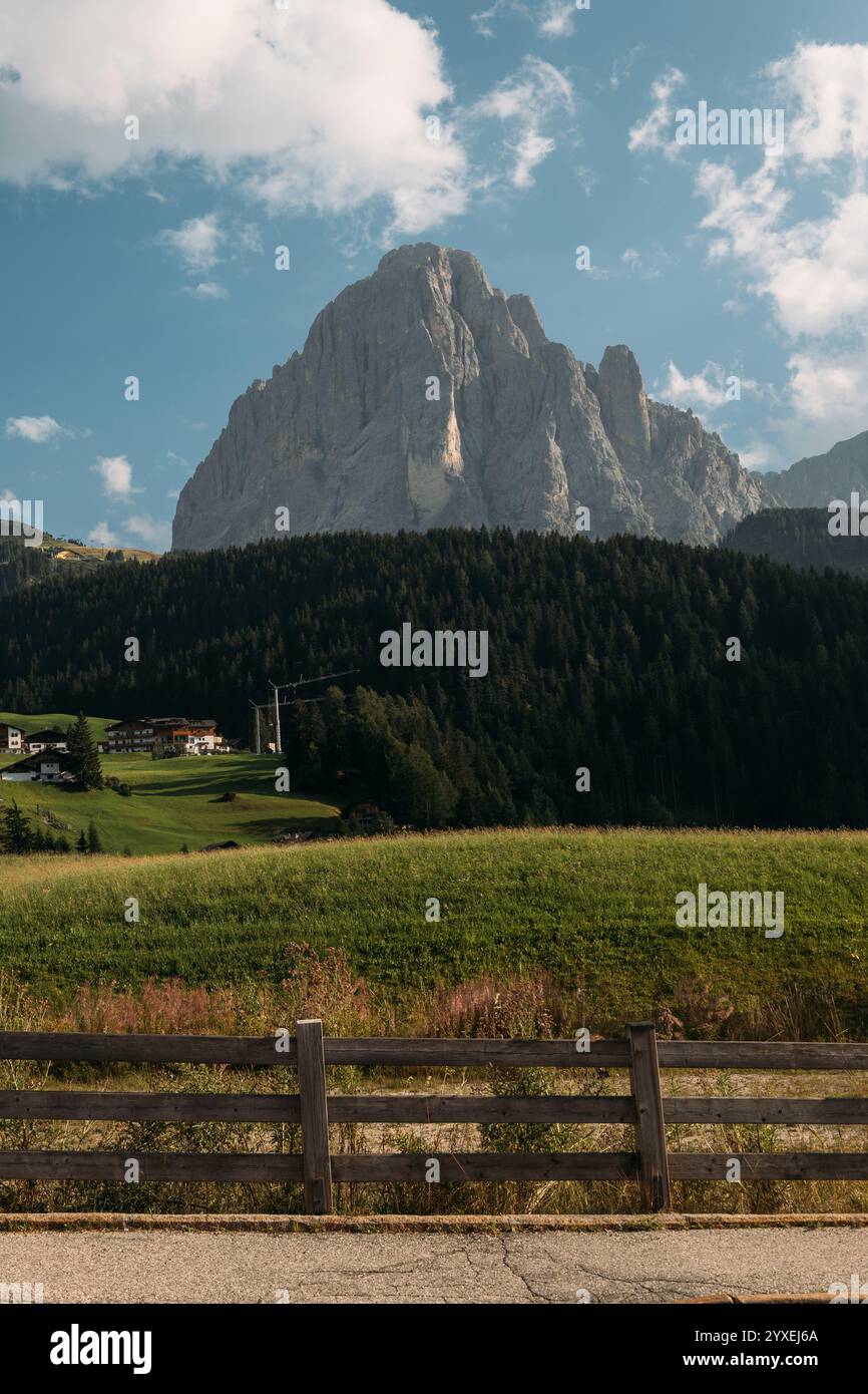 Maestose Dolomiti concediti una splendida vista panoramica della grandezza delle creature al suo meglio e più bello Foto Stock