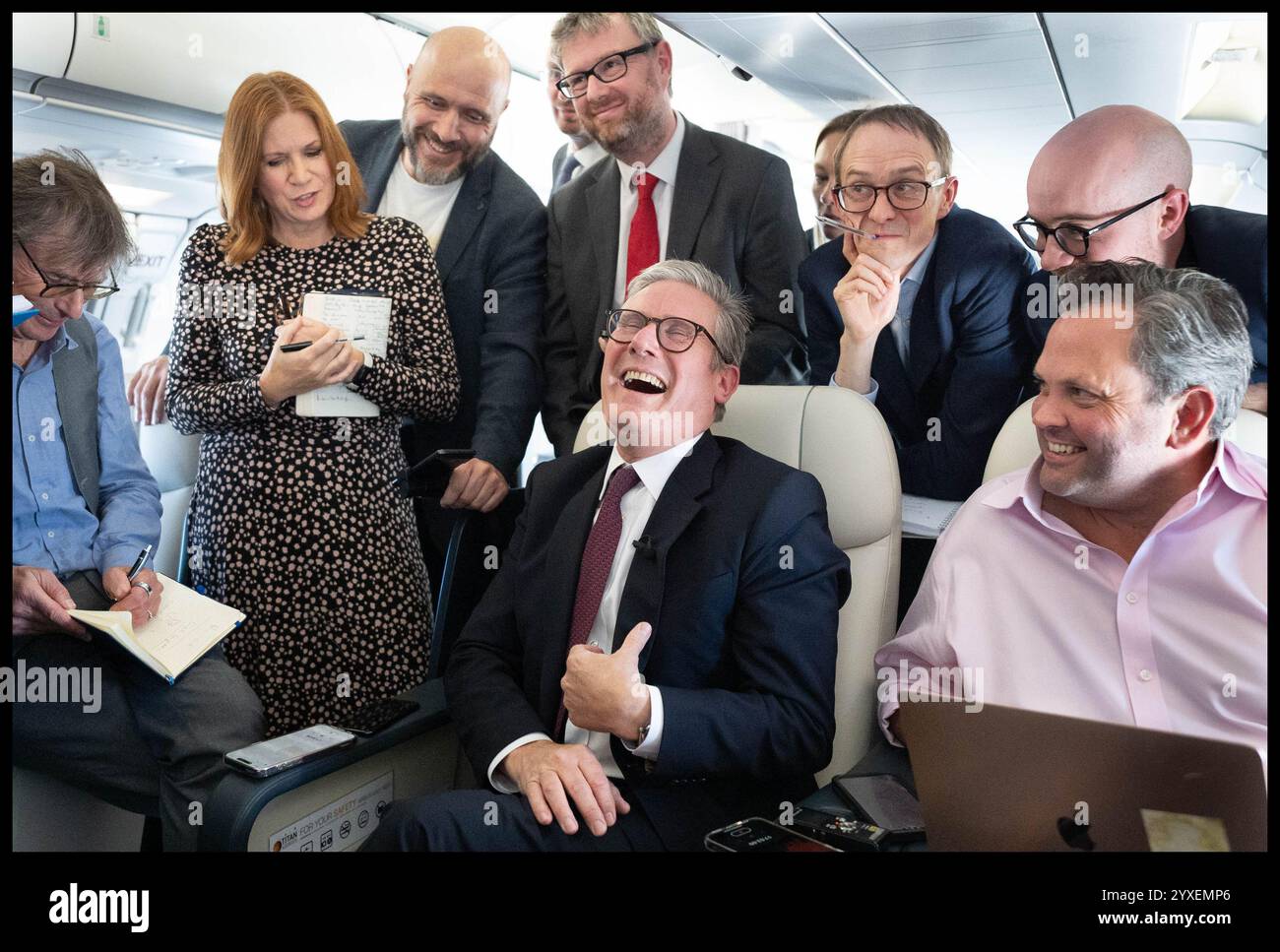 PA REVIEW OF THE YEAR 2024 file Photo datato 12/09/24: Il primo ministro Sir Keir Starmer parla con i media a bordo del suo aereo mentre vola a Washington DC. Data di emissione: Lunedì 16 dicembre 2024. Foto Stock