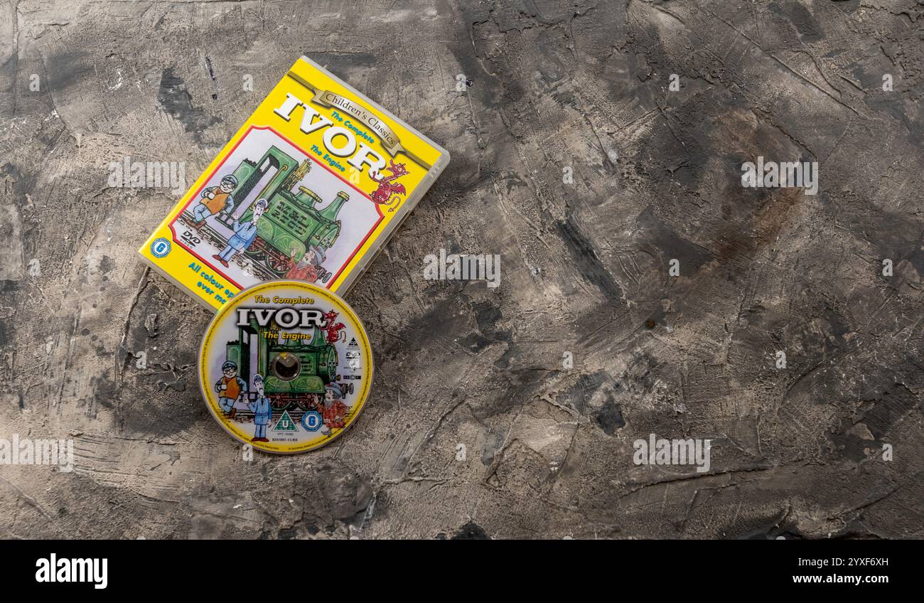 DVD di raccolta della serie televisiva d'animazione degli anni '1970 Ivor the Engine ambientata in Galles e con la voce confortante di Oliver Postgate che narra. Foto Stock
