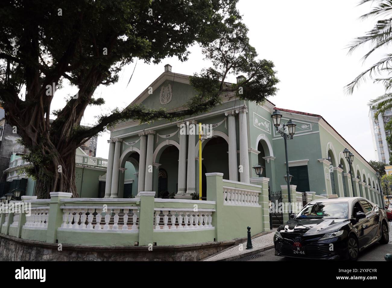 Macao. 18 novembre 2024. Questa foto scattata il 18 novembre 2024 mostra il Dom Pedro V Theatre nel sud della Cina a Macao. Crediti: Wang Yiliang/Xinhua/Alamy Live News Foto Stock