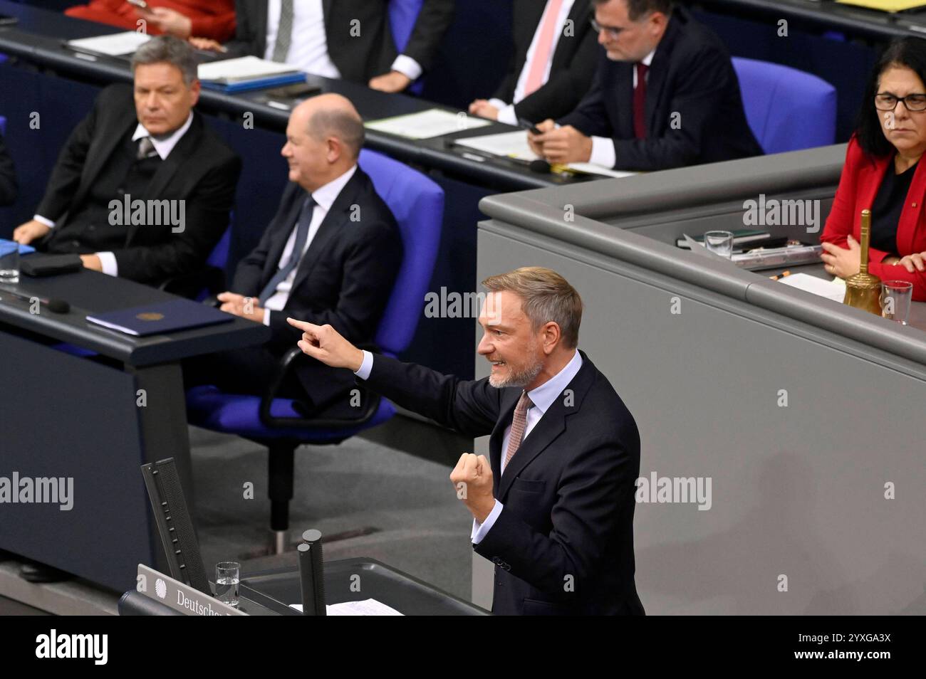 Robert Habeck, Olaf Scholz e Christian Lindner nel der 205. Sitzung des Deutschen Bundestages im Reichstagsgebäude. Berlino, 16.12.2024 *** Robert Habeck, Olaf Scholz e Christian Lindner alla 205a sessione del Bundestag tedesco nell'edificio del Reichstag di Berlino, 16 12 2024 foto:XF.xKernx/xFuturexImagex bundestagssitzung205_4151 Foto Stock