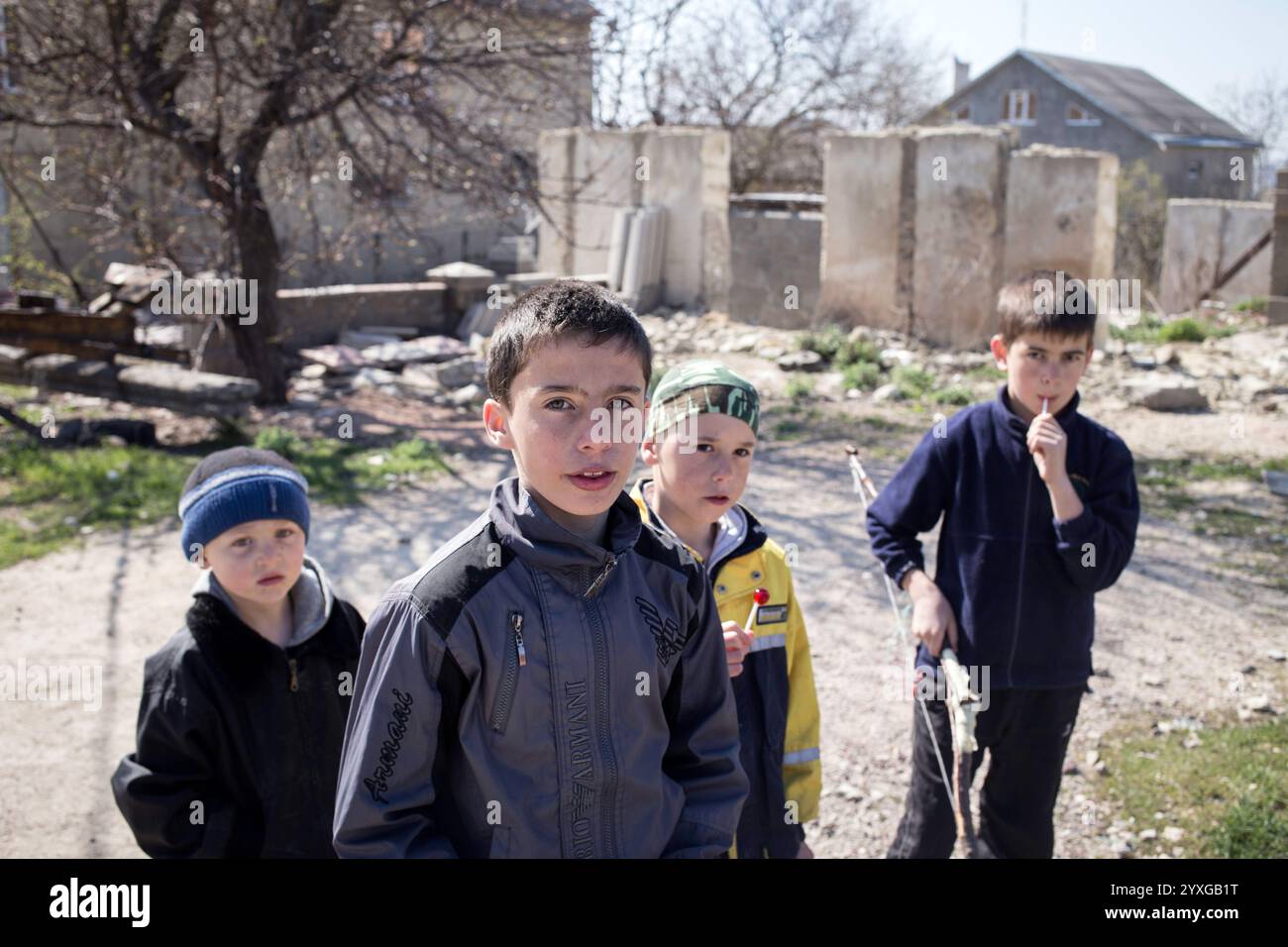 Bambini nell'insediamento tataro di Crimea, Crimea, Ucraina, Europa Foto Stock