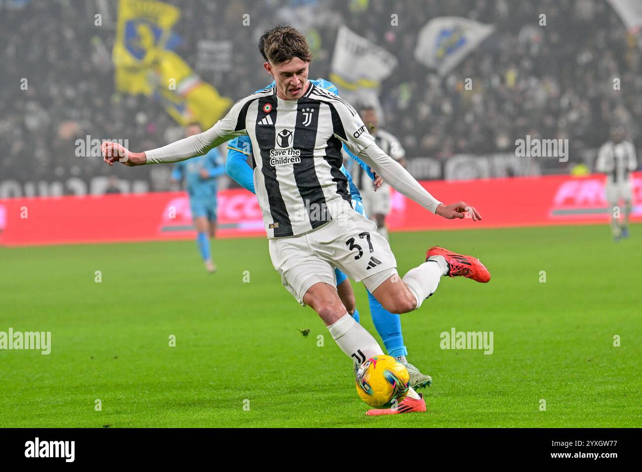 Torino, Italia. 14 dicembre 2024. Nicolò Savona della Juventus, visto in azione durante la partita di calcio di serie A 2024/25 tra Juventus e Venezia allo stadio Allianz. Punteggio finale: Juventus 2 : 2 Venezia. Credito: SOPA Images Limited/Alamy Live News Foto Stock