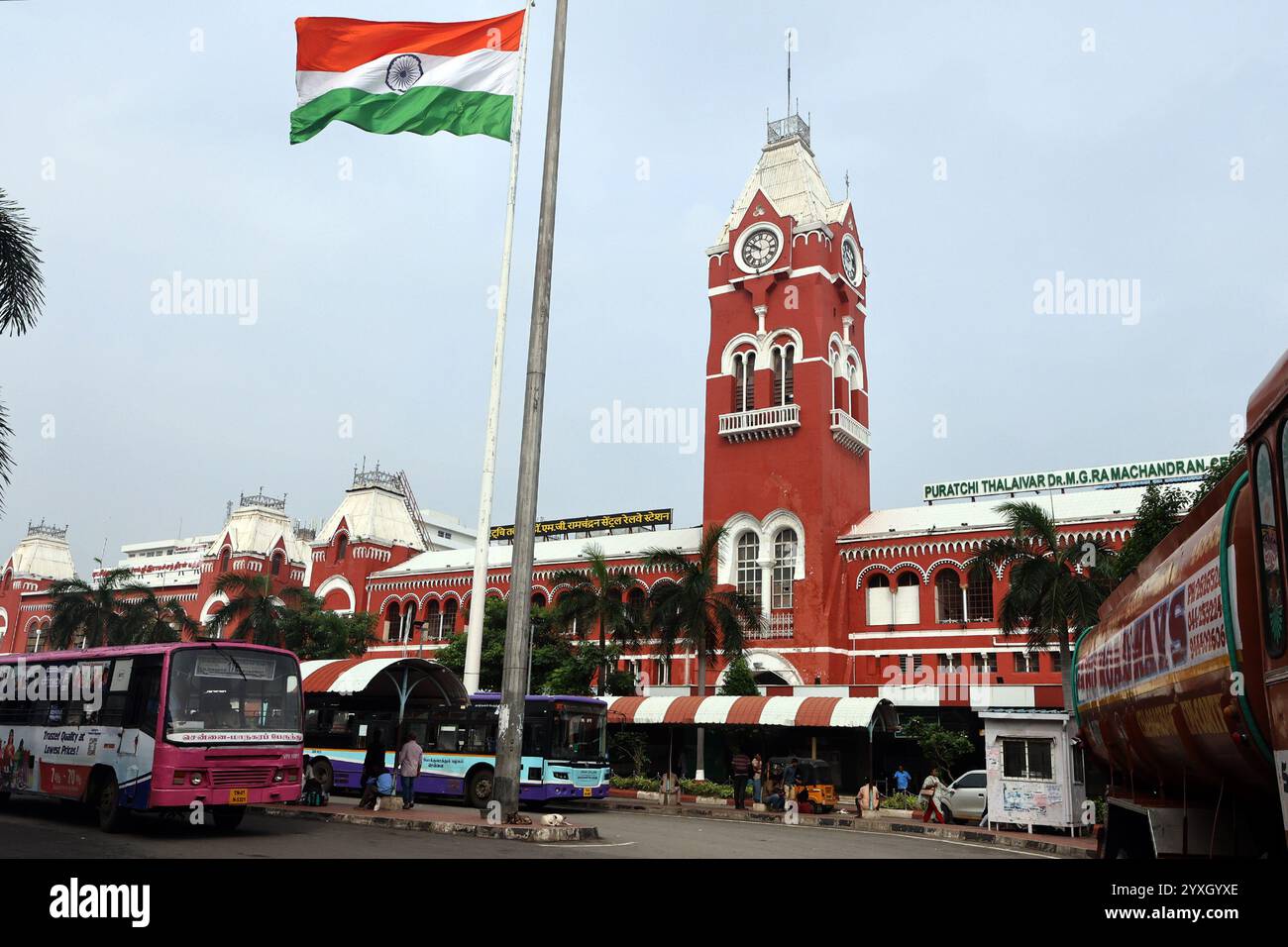 Chennai Central (ufficialmente Puratchi Thalaivar Dr. M.G. Ramachandran Central Railway Station) a Chennai, Tamil Nadu, India Foto Stock