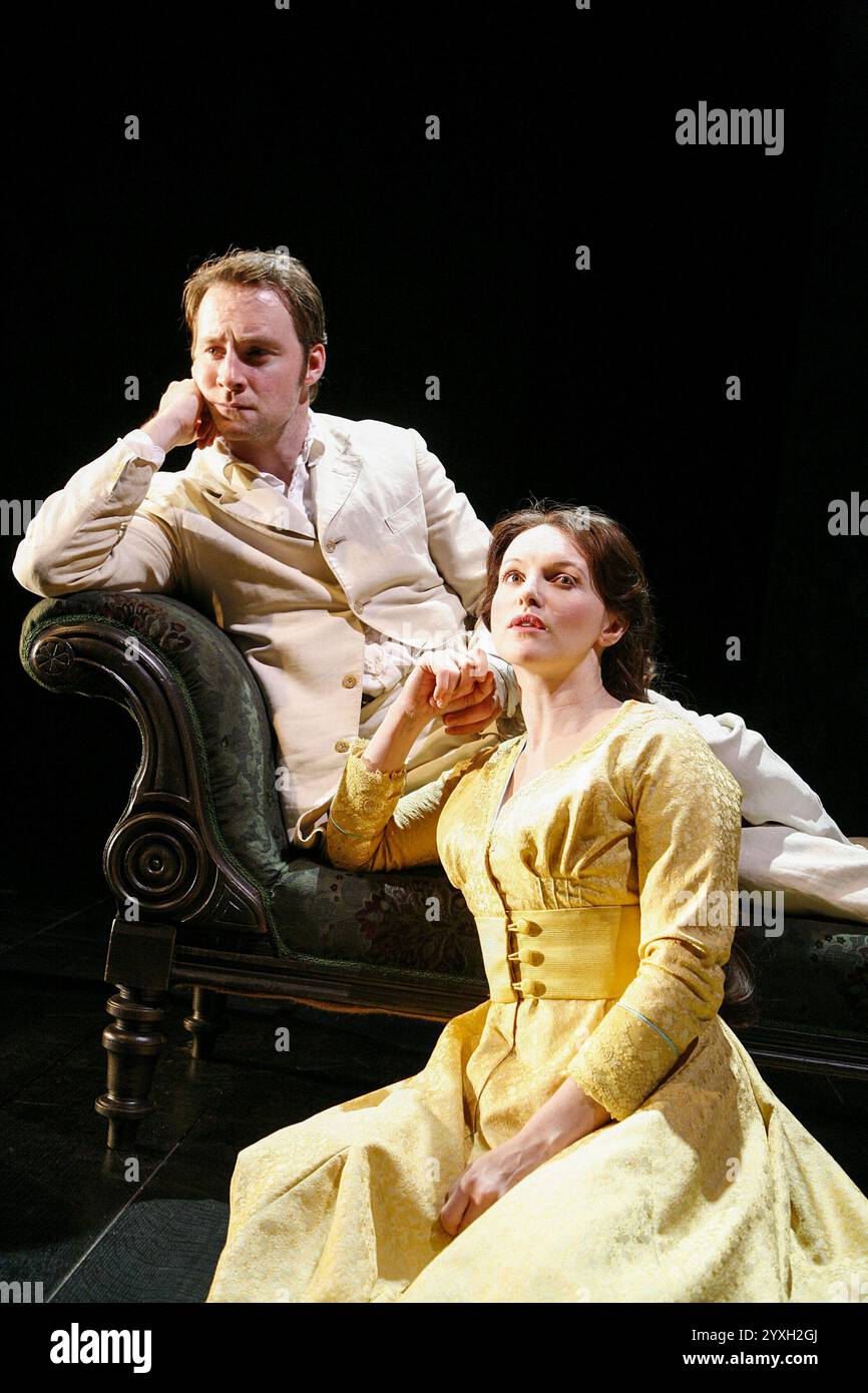 Peter McDonald (Richard Rowan), Dervla Kirwan (Bertha) in ESILIATI di James Joyce al Cottesloe Theatre, National Theatre (NT), Londra SE1 02/08/2006 design: Hildegard Bechtler illuminazione: Peter Mumford regista: James Macdonald Foto Stock