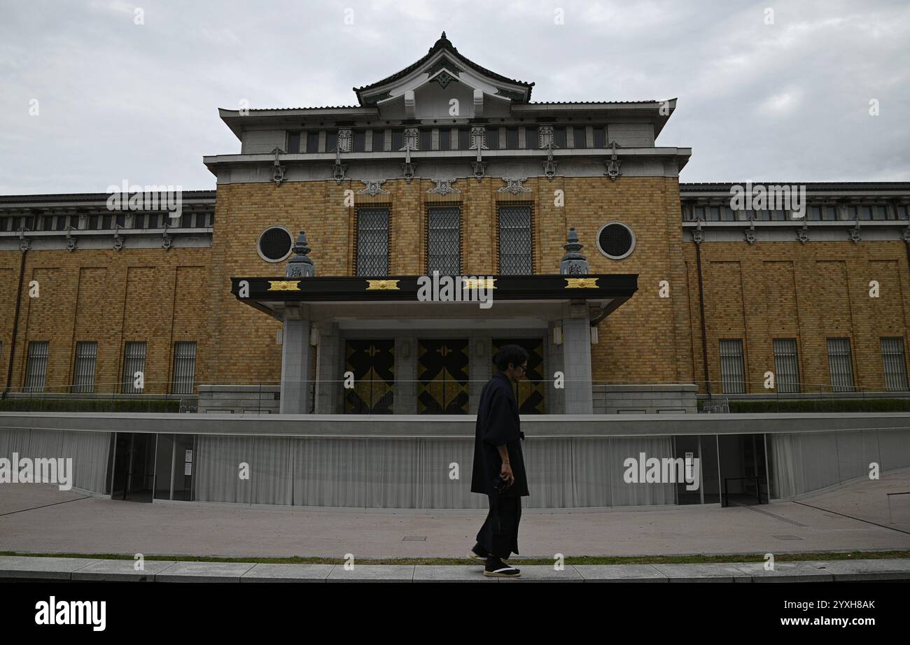 Paesaggio con vista panoramica della facciata del Museo d'Arte KYOCERA della città di Kyoto nel Parco Okazaki a Sakyō-ku Kyoto, Giappone. Foto Stock
