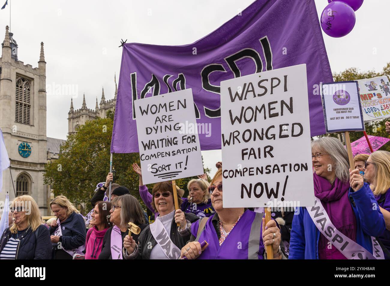Westminister, Londra, Regno Unito, ottobre 30 2024, WASPI donne che manifestano in occasione del budget Day fuori dalle Houses of Parliament, sulla lunga attesa dei compensi Foto Stock