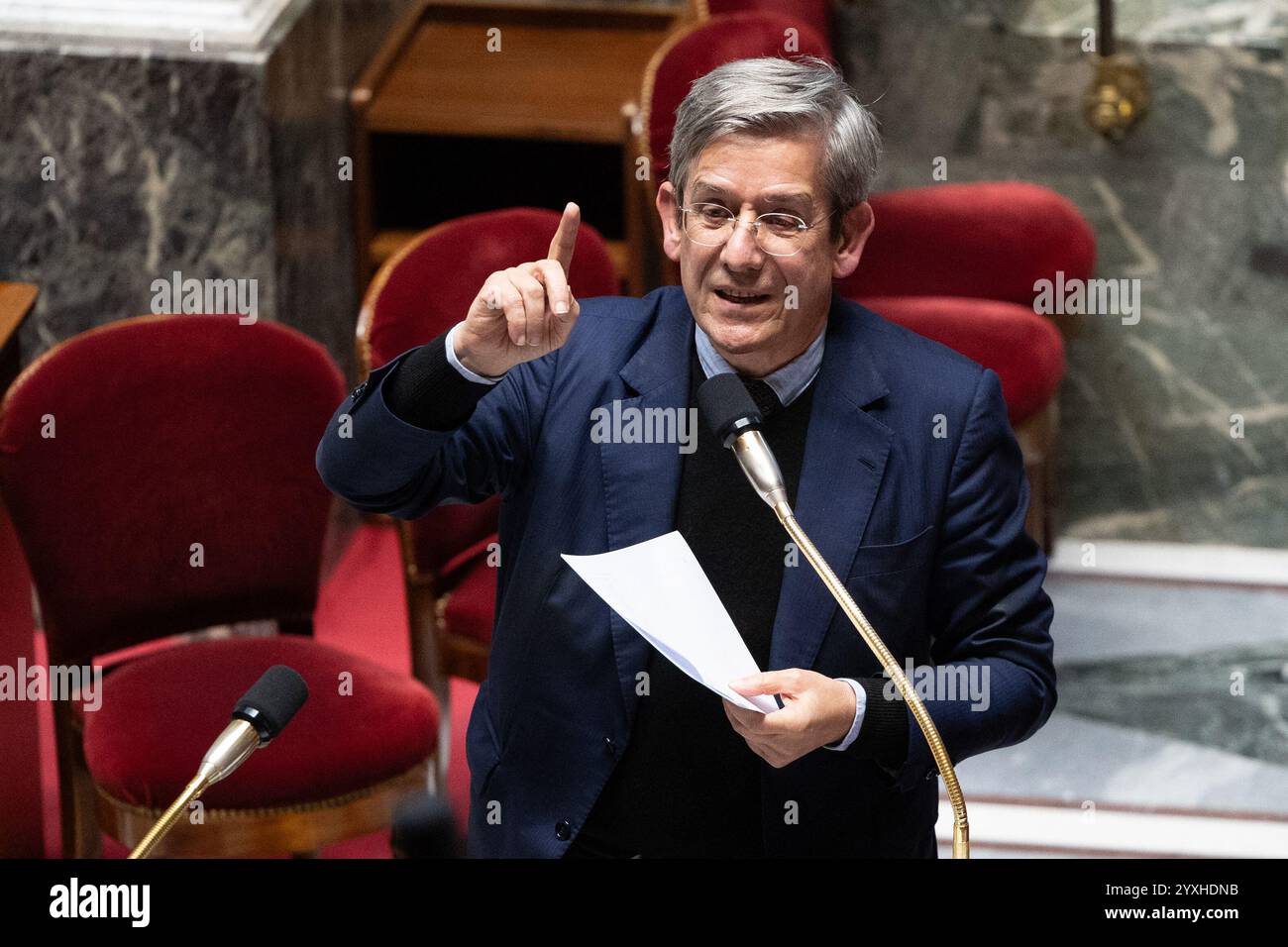 Membro del Parlamento francese del gruppo LIOT e relatore generale del bilancio Charles de Courson durante una sessione per votare il progetto di legge speciale di bilancio all'Assemblea nazionale di Parigi il 16 dicembre 2024. In assenza di un bilancio per il 2025, i deputati esamineranno il 16 dicembre 2024 un disegno di legge speciale, destinato a garantire la continuità dello Stato, consentendo l’aumento delle tasse, l’utilizzo di crediti sulla base del bilancio precedente e autorizzando lo Stato e la previdenza sociale a contrarre prestiti. Foto di Raphael Lafargue/ABACAPRESS. COM Foto Stock