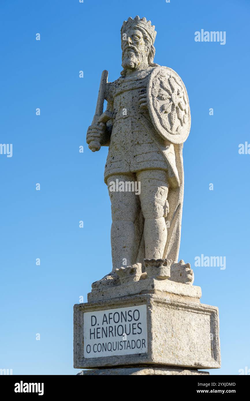 Statua in pietra raffigurante D. Afonso Henriques appartenente al giardino episcopale della città di Castelo Branco-Portogallo. Foto Stock