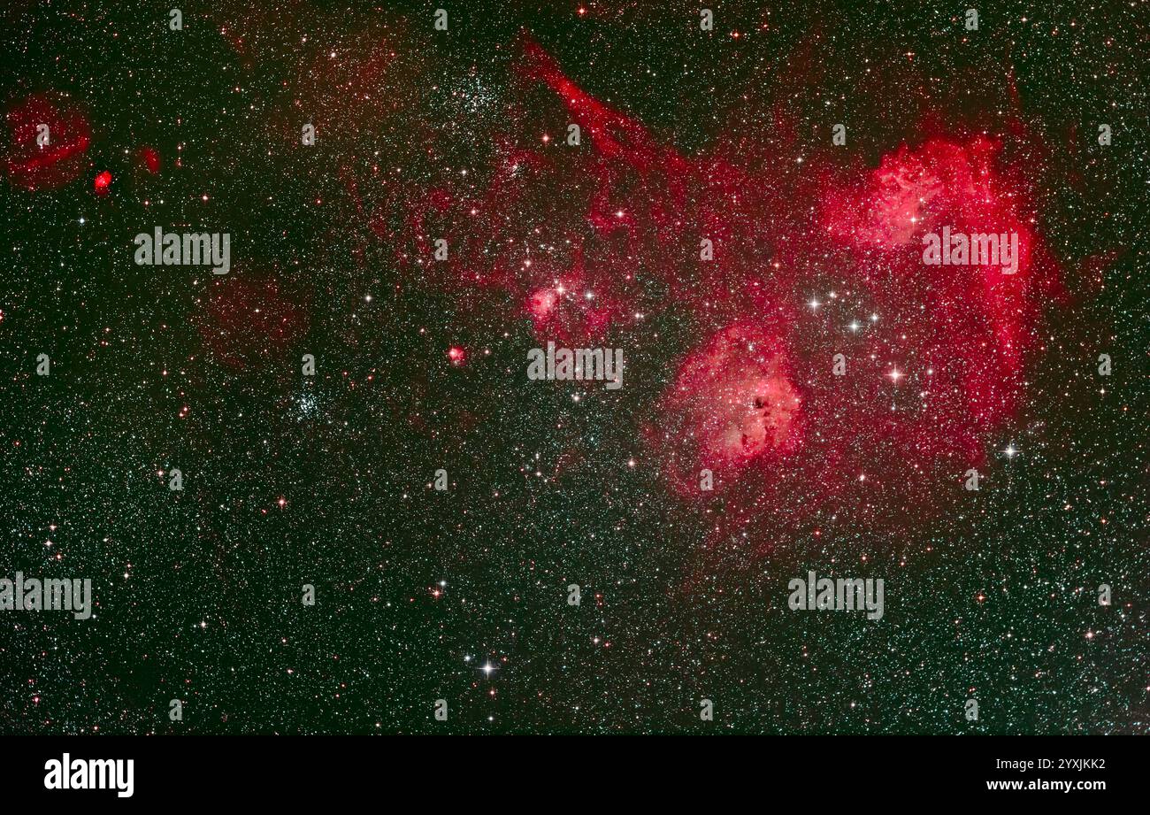 L'area principale di Auriga centrale è piena di una serie di ammassi stellari e deboli nebulose a emissione. Foto Stock