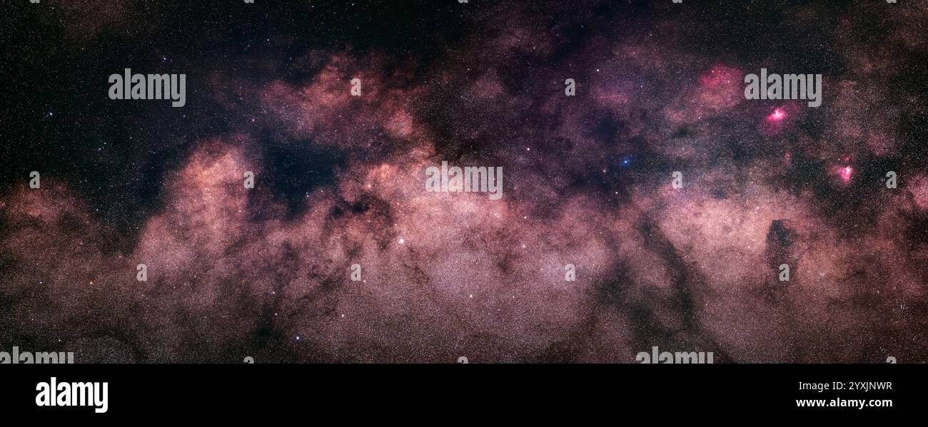 Un panorama della via Lattea da Scutum (a sinistra) a Serpens (a destra). Foto Stock