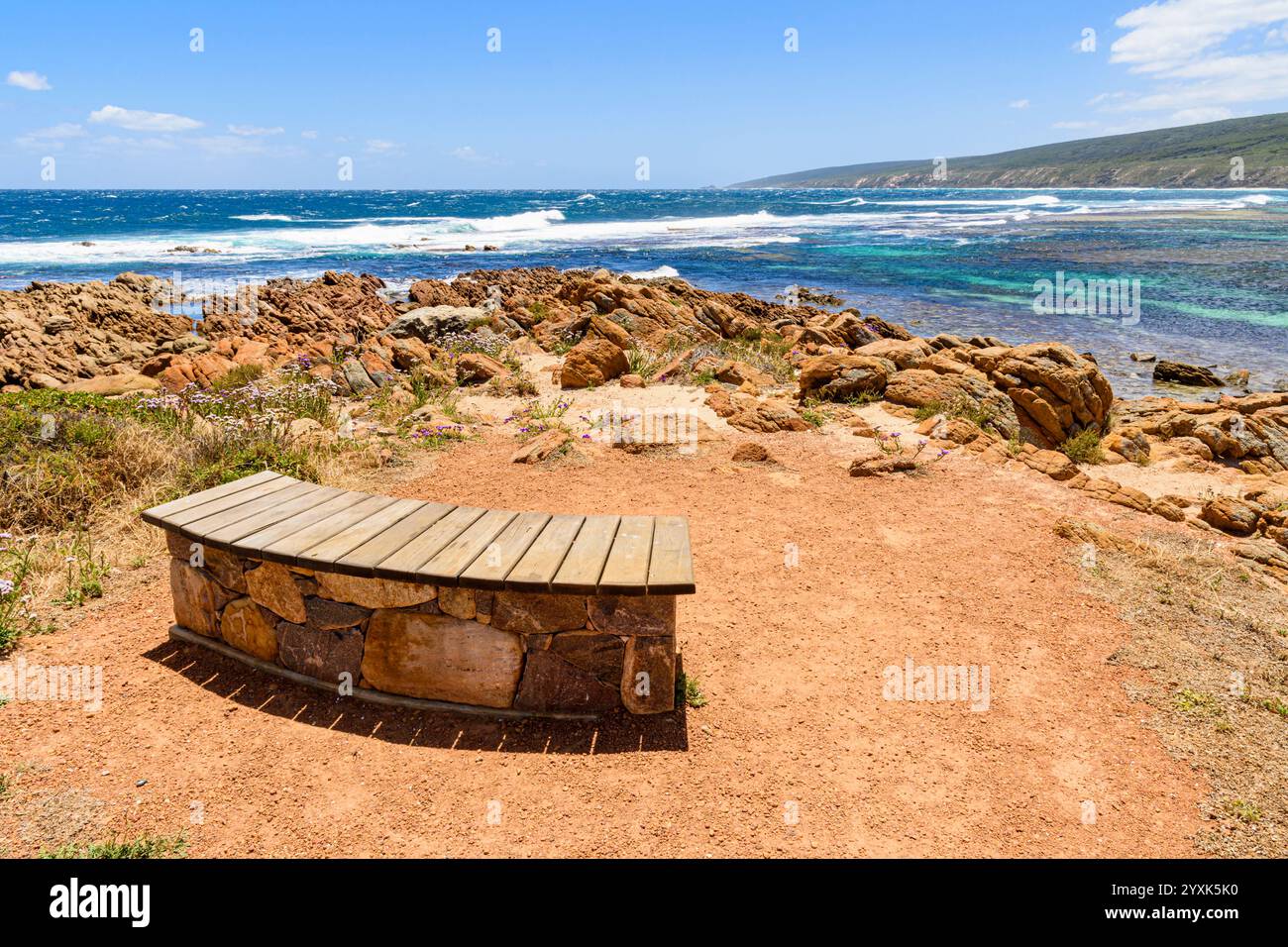 Pittoresca costa rocciosa di Yallingup nella regione sud-occidentale dell'Australia occidentale Foto Stock