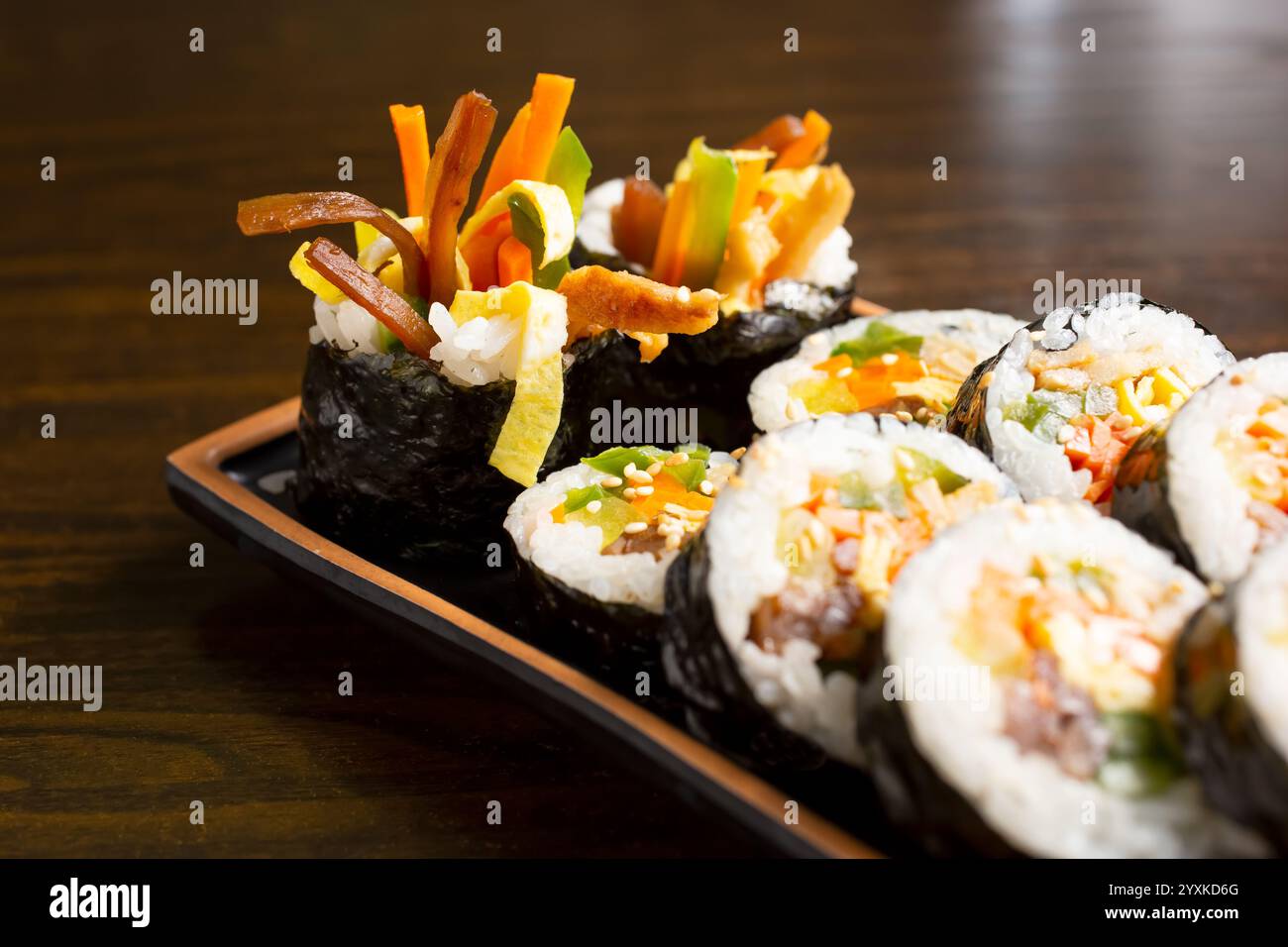 Vista ravvicinata di un piatto di kimbap roll. Foto Stock