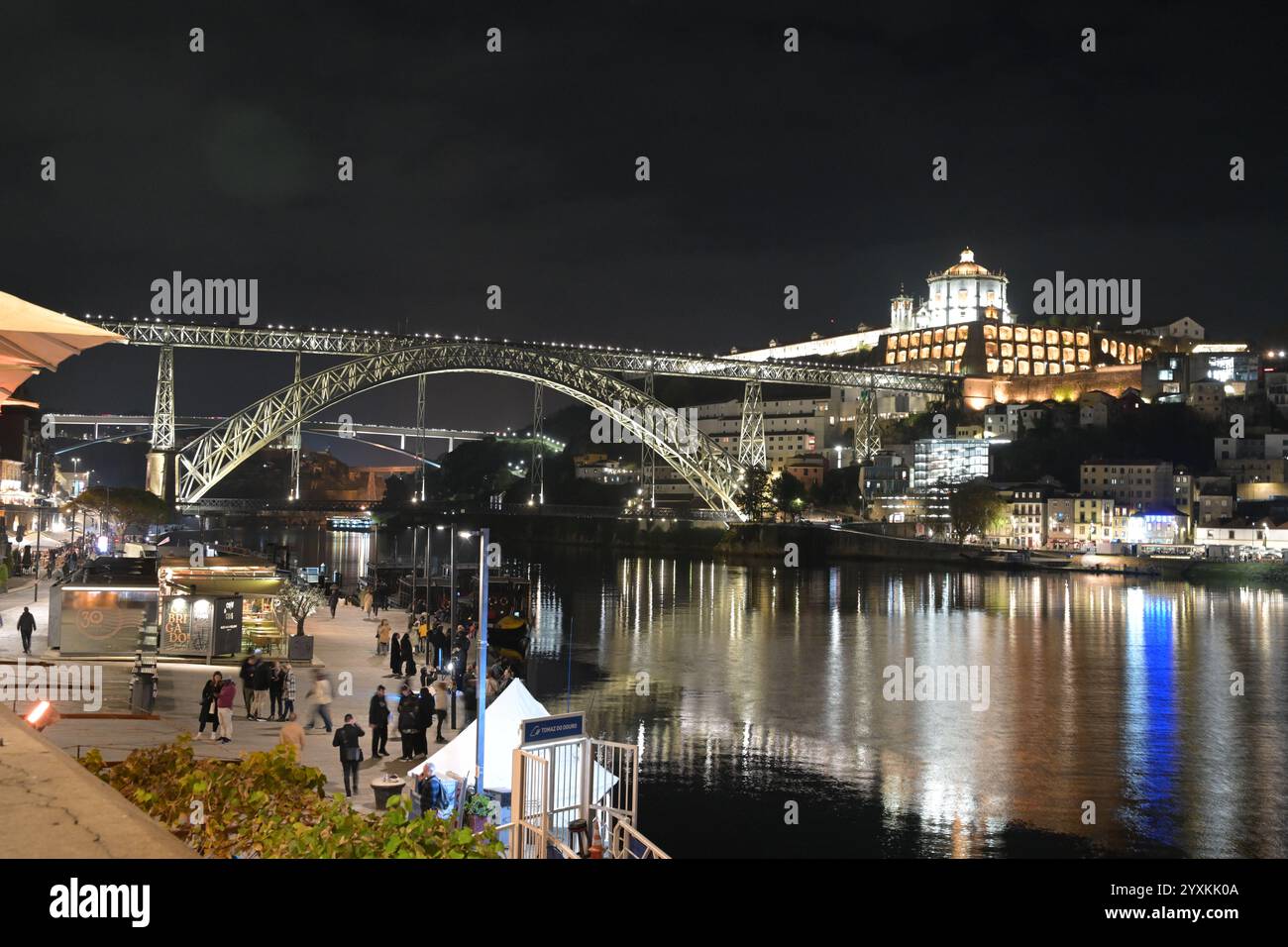 Ponte Dom Luis 1 di notte. Rio Douro, Porto, Portogallo Foto Stock