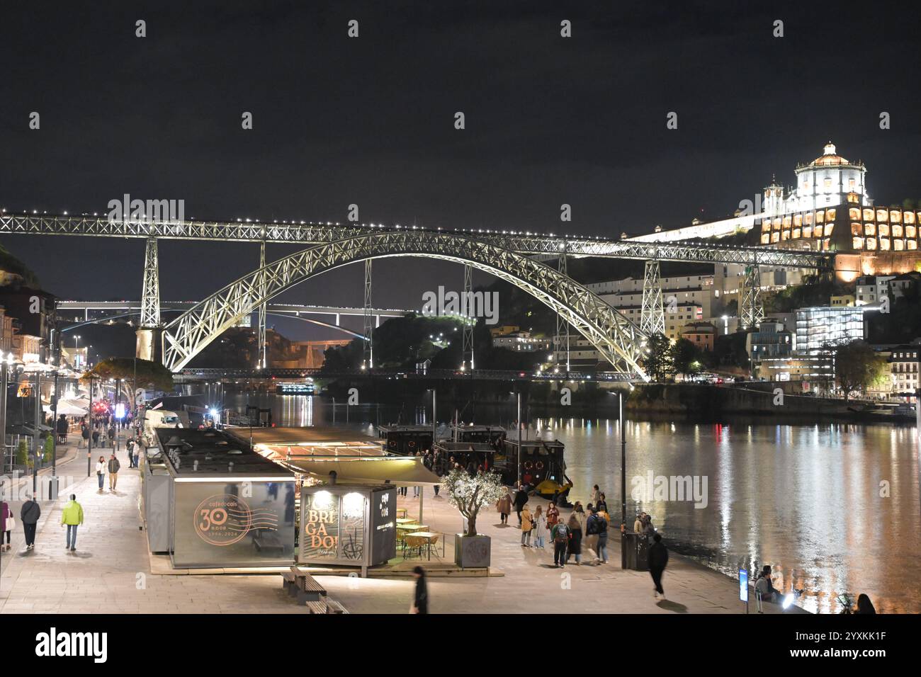 Ponte Dom Luis 1 di notte. Rio Douro, Porto, Portogallo Foto Stock