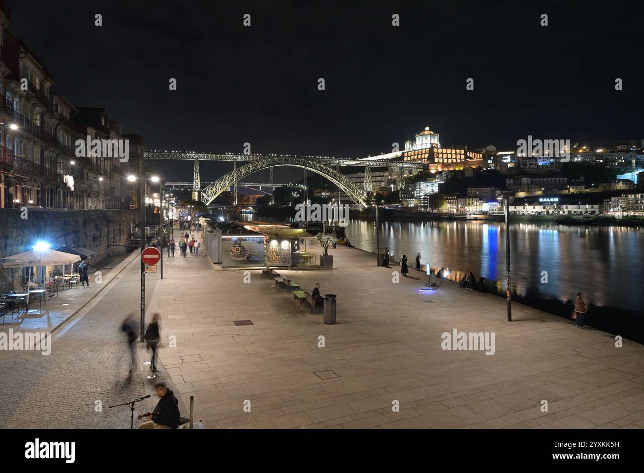Ponte Dom Luis 1 di notte. Rio Douro, Porto, Portogallo Foto Stock
