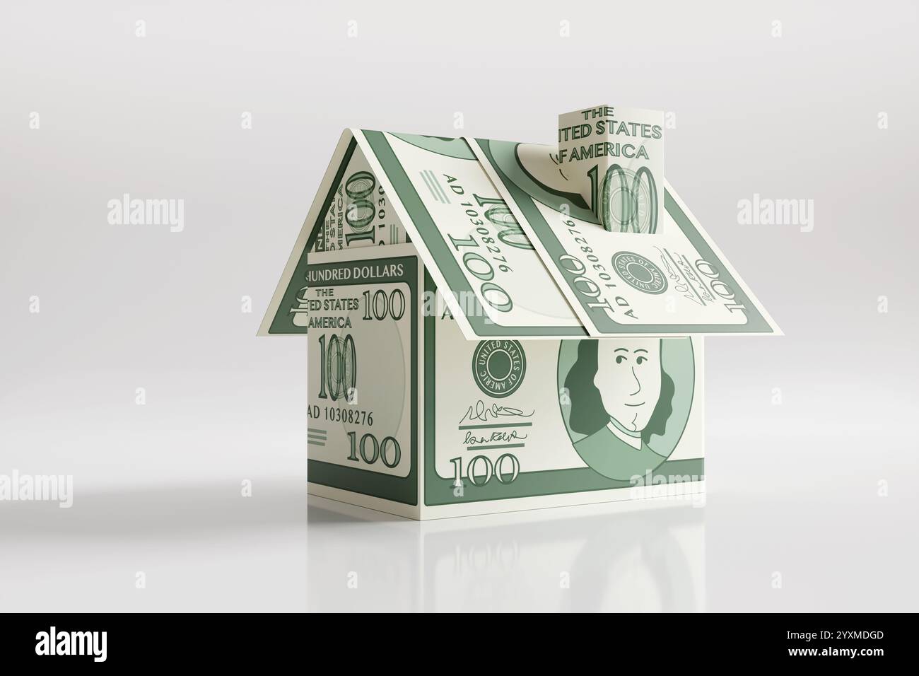 Casa fatta di banconote giocattolo in carta del dollaro americano su sfondo bianco riflettente. Illustrazione del concetto di prezzi delle abitazioni e prestiti ipotecari Foto Stock