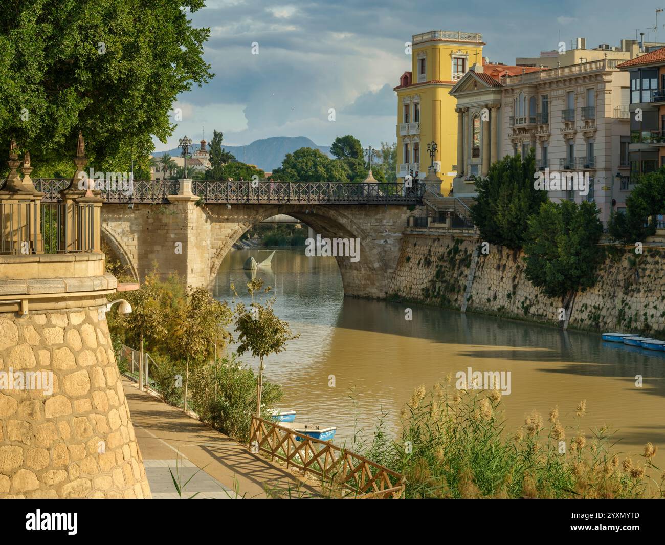 Murcia, Spagna - Ponte di Los Peligros, o Ponte Vecchio, è il ponte più antico di Murcia ed è stato costruito nel 1741 con le tasse riscosse dalla seta. IT Foto Stock