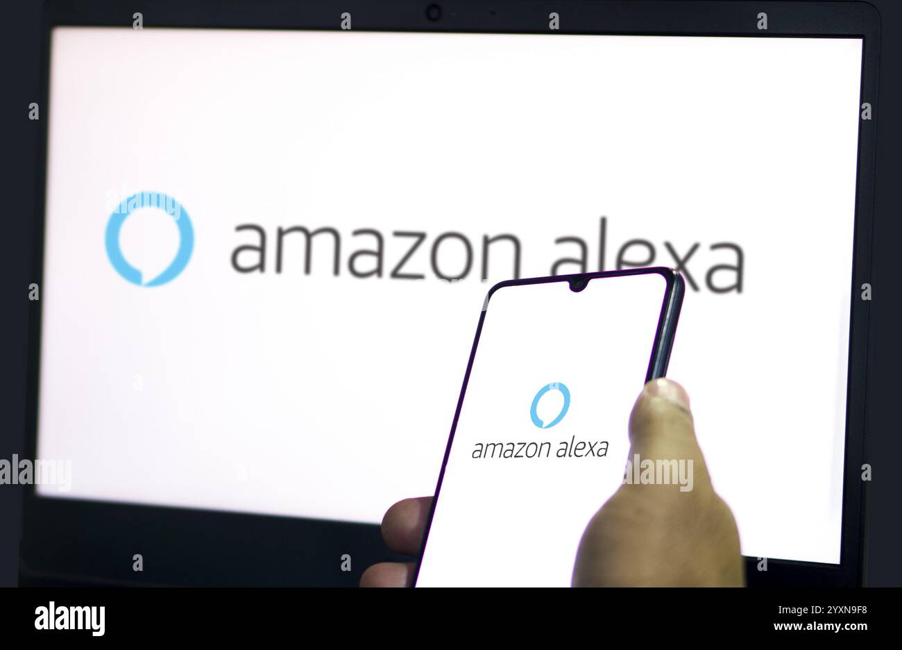 Amazon Alexa, noto anche semplicemente come Alexa, è una tecnologia di intelligenza artificiale di assistente virtuale sviluppata da Amazon Foto Stock