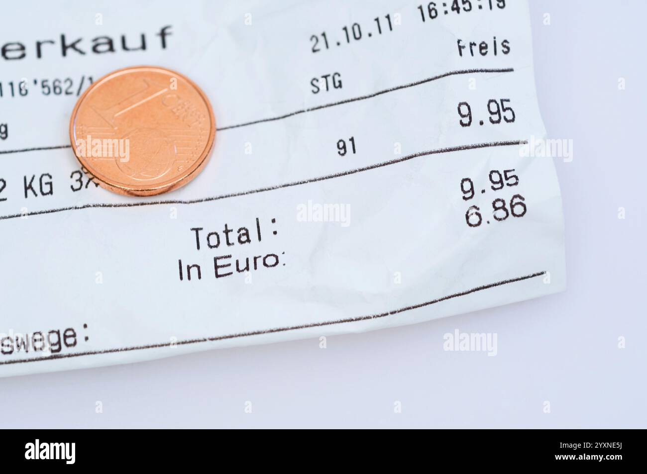 Fattura con cambio di 1 centesimo di euro Foto Stock