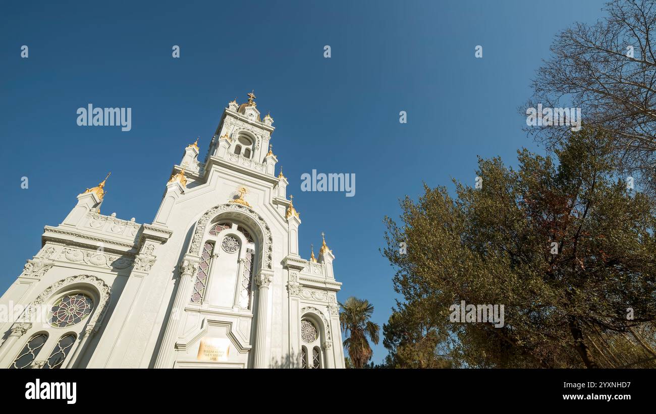 Dettagli esterni della chiesa bulgara di Santo Stefano, una chiesa ortodossa a balat, famosa per essere stata realizzata in ghisa prefabbricata, Istanbul, Turchia. Foto Stock