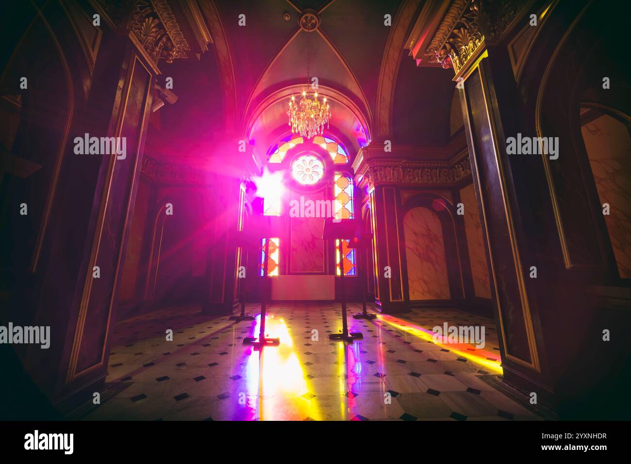 Dettagli interni della chiesa bulgara di Santo Stefano, una chiesa ortodossa a balat, famosa per essere fatta di elementi prefabbricati in ghisa, Istanbul, TR Foto Stock