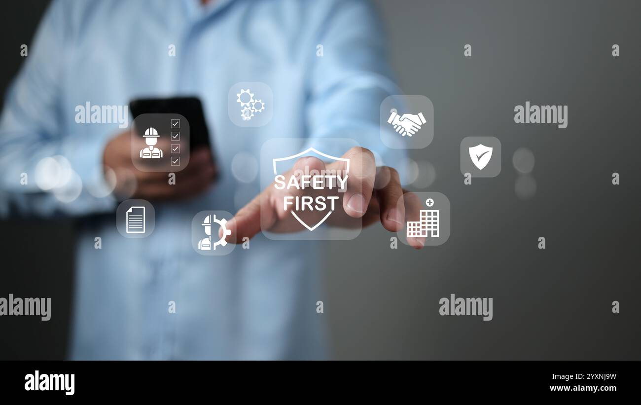 Sicurezza prima di tutto e concetto di sicurezza sul lavoro. Concetto di sicurezza sul lavoro, concetto di sicurezza prima di tutto come priorità negli ambienti professionali, sicurezza prima di tutto, normative Foto Stock