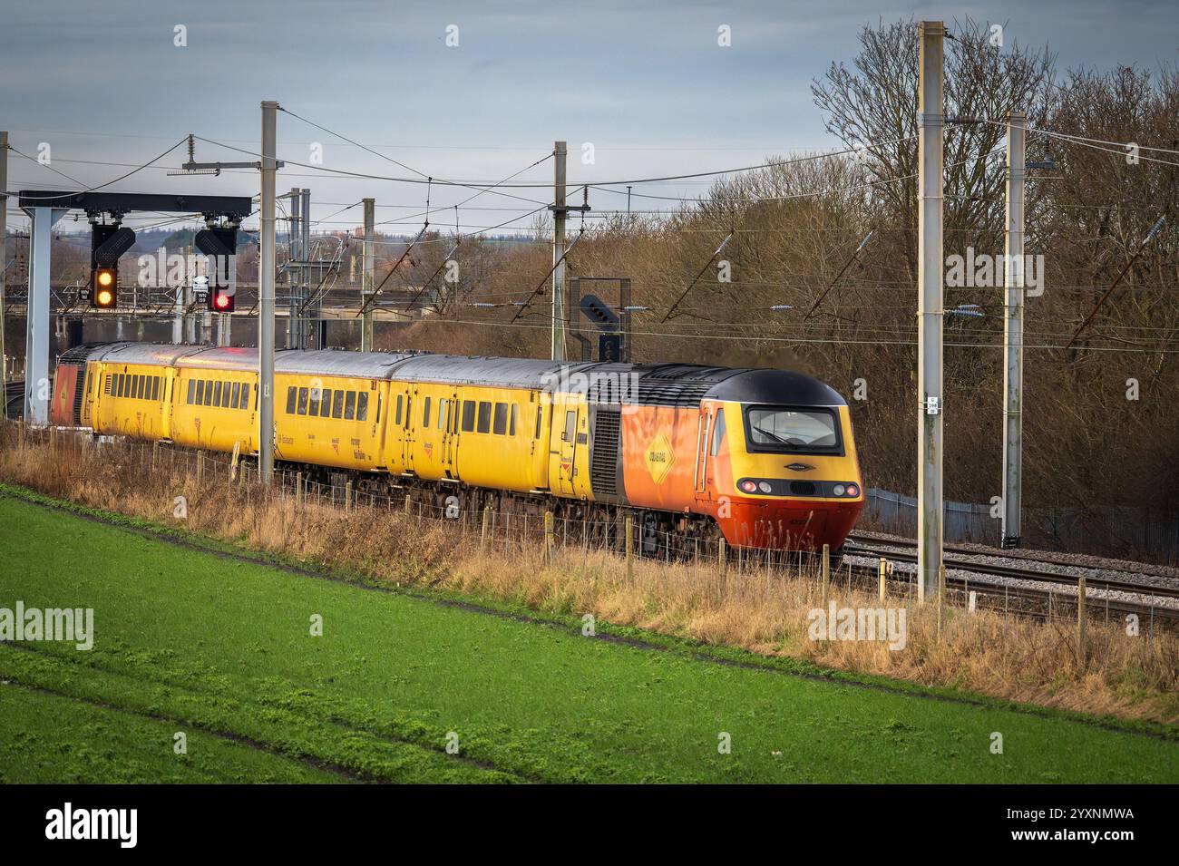 Il treno di collaudo della rete ferroviaria passa per Winwick sulla West Oast Main Line e arriva a Carlisle Network Rail PLPR test Train Colas Rail 43277 43257 Foto Stock