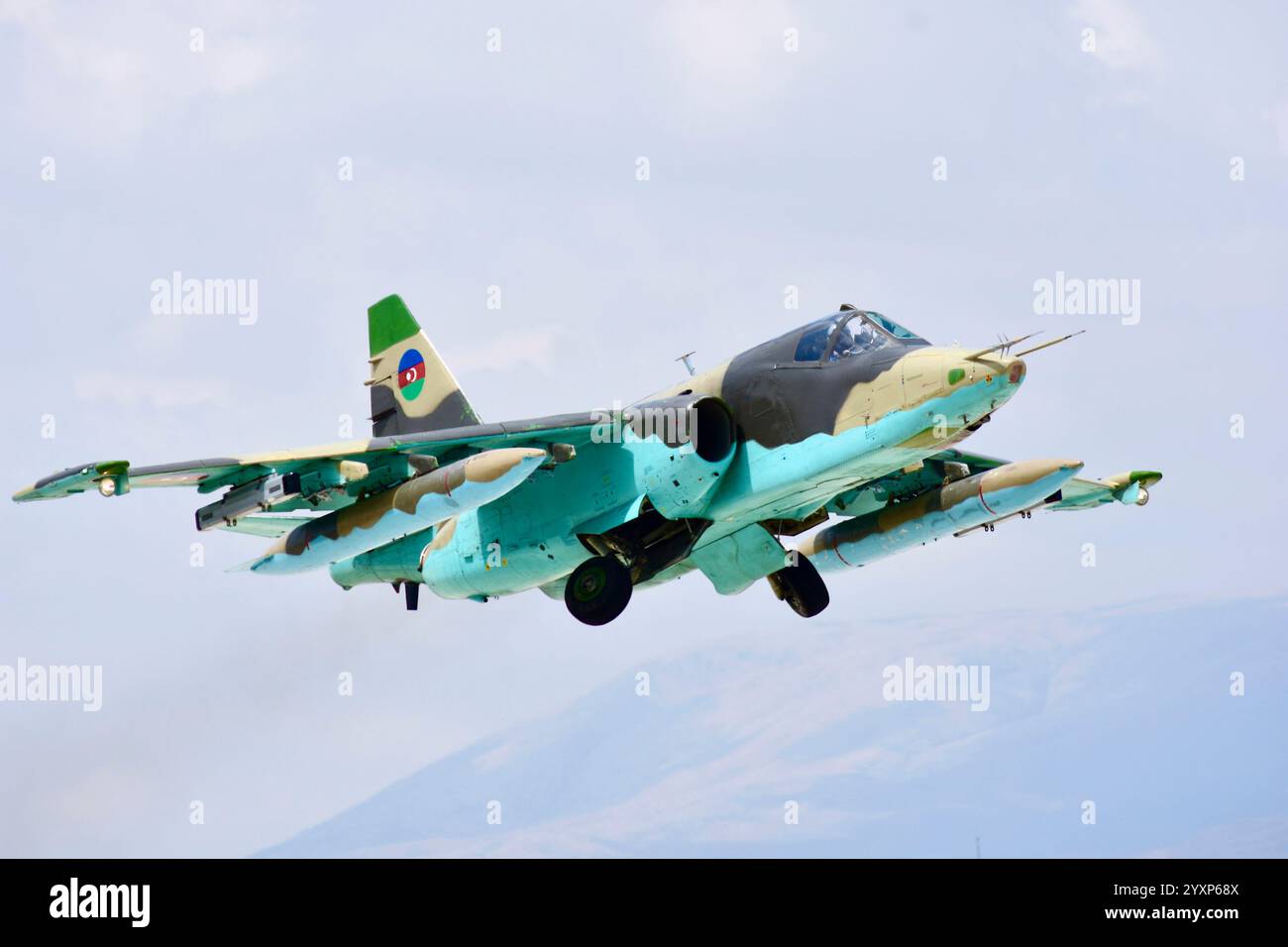 Decollo del jet su-25 dell'Aeronautica militare azera. Foto Stock