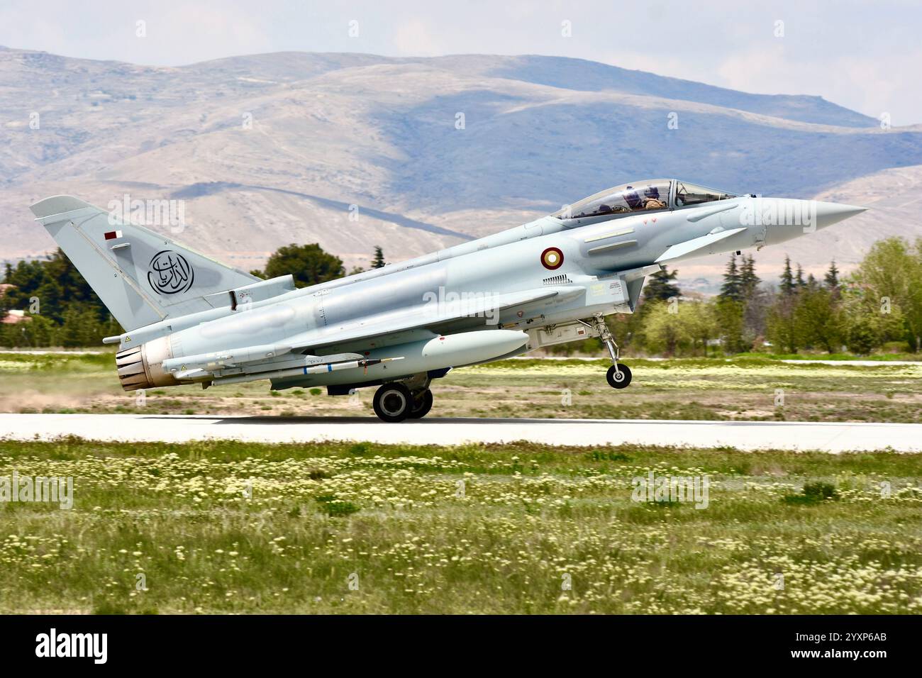 Qatar Emiri Air Force EF2000 Typhoon atterra alla base aerea di Konya, Turchia. Foto Stock