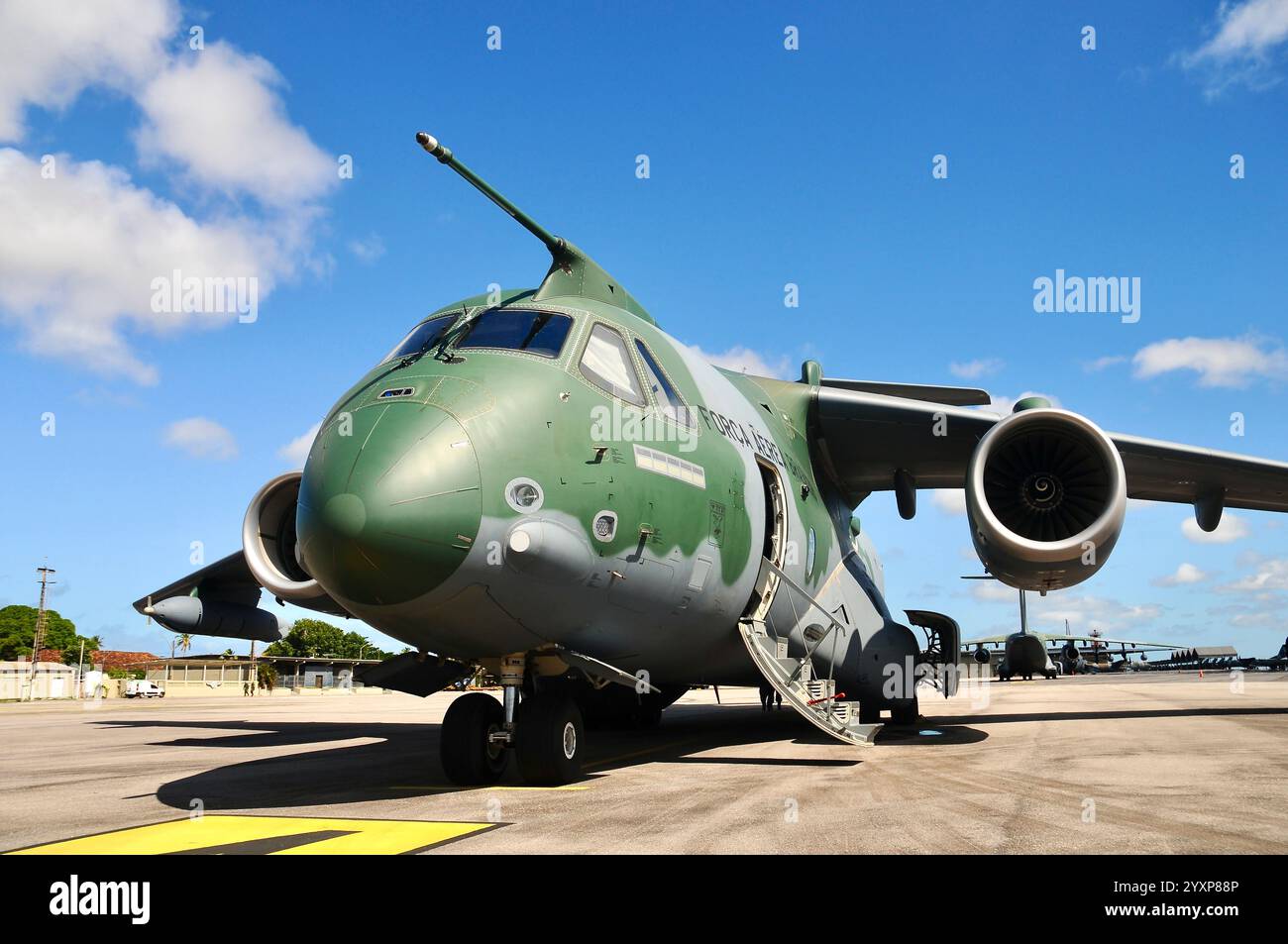 Un aereo da trasporto KC-390 dell'Aeronautica militare brasiliana presso la Natal Air Force base. Foto Stock