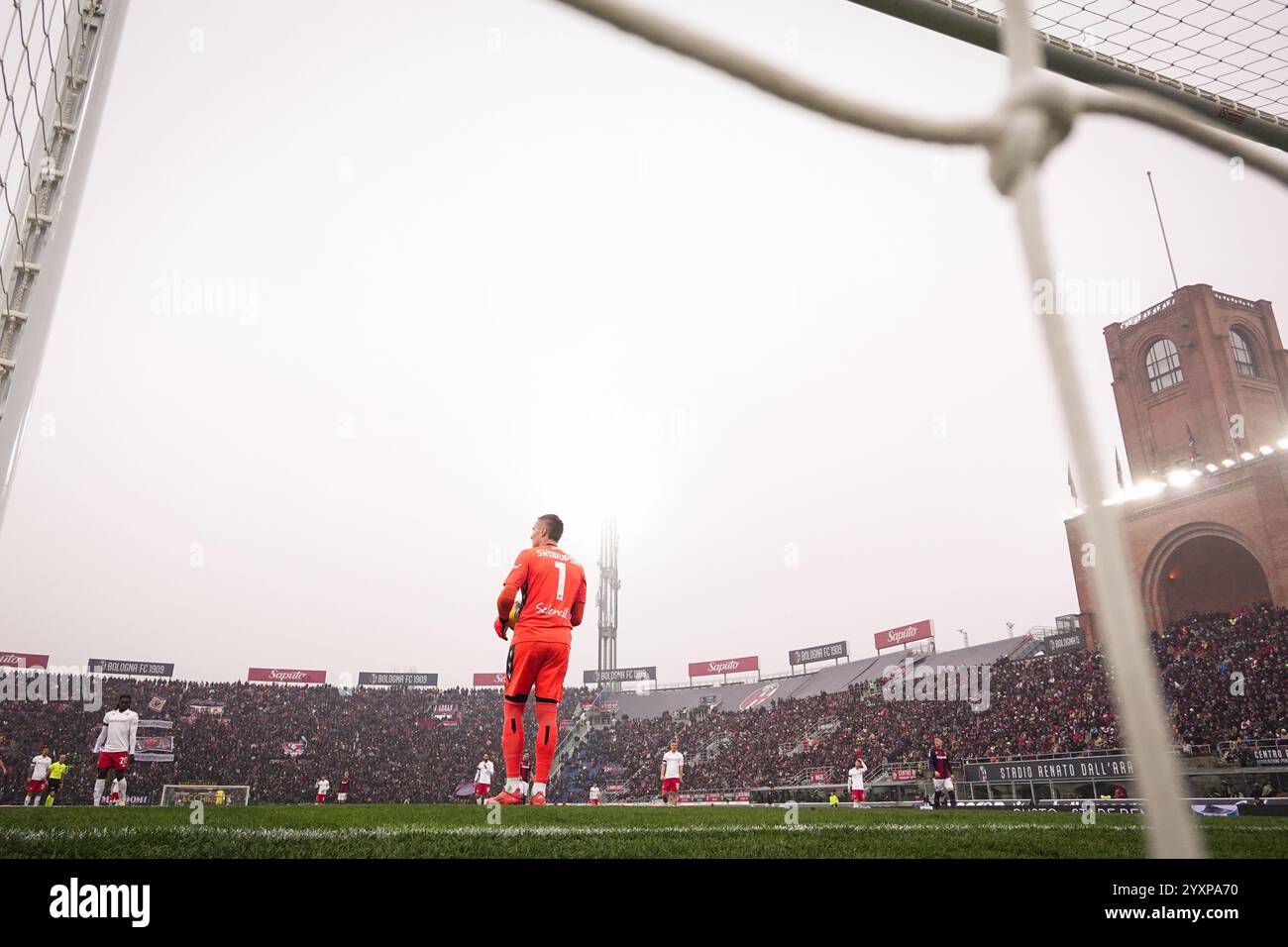 Bologna, Italia. 15 dicembre 2024. Il portiere bolognese Lukasz Skorupski guarda durante la partita di serie A Enilive 2024/2025 tra Bologna e Fiorentina - serie A Enilive allo Stadio Renato DallÕAra - Sport, calcio - Bologna, Italia - domenica 15 dicembre 2024 (foto di massimo Paolone/LaPresse) crediti: LaPresse/Alamy Live News Foto Stock