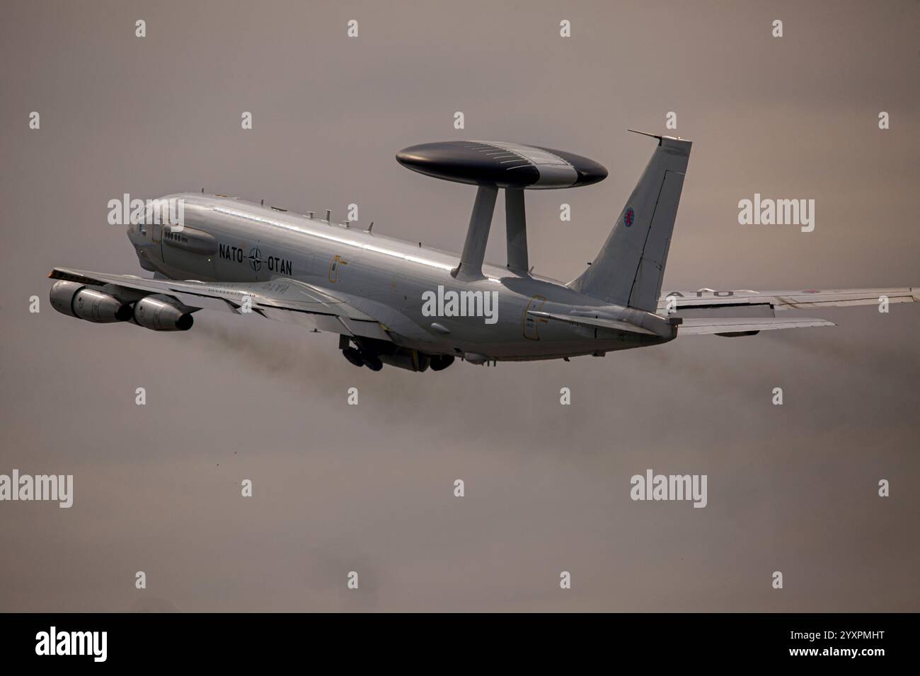 E-3A AWACS in decollo di velivoli di allerta precoce. Foto Stock