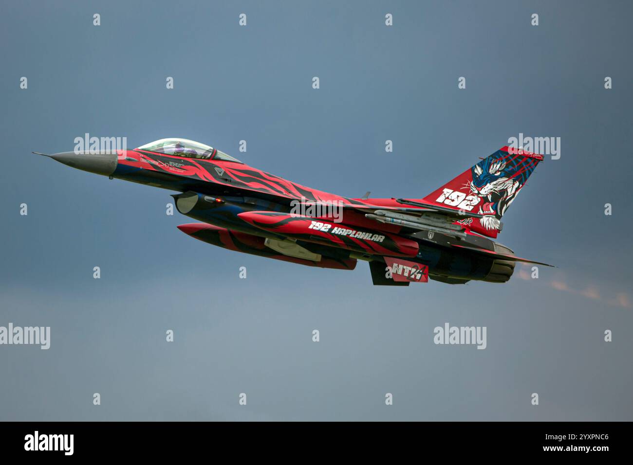F-16C dell'Aeronautica turca in decollo. Foto Stock