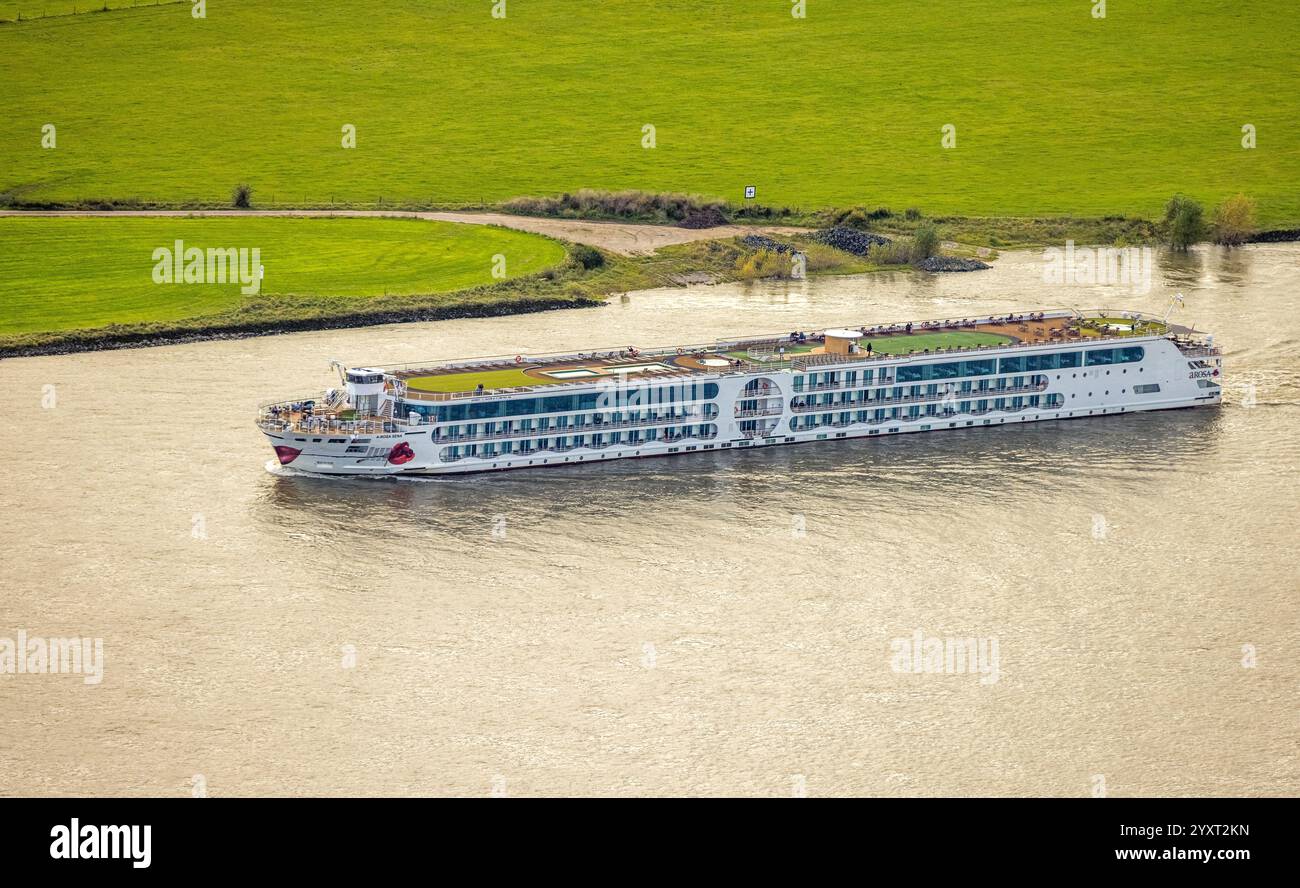Vista aerea, nave da crociera sul fiume A-Rosa Sena, nave e-motion con solarium e piscina sul fiume Reno, Emmerich, Emmerich am Rhein, Lower Foto Stock