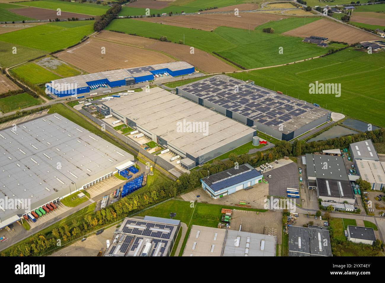 Vista aerea, FIEGE Foundation Logistics Service nella zona industriale Weseler Straße, Klein-Netterden, Emmerich am Rhein, basso Reno, Reno settentrionale- Foto Stock
