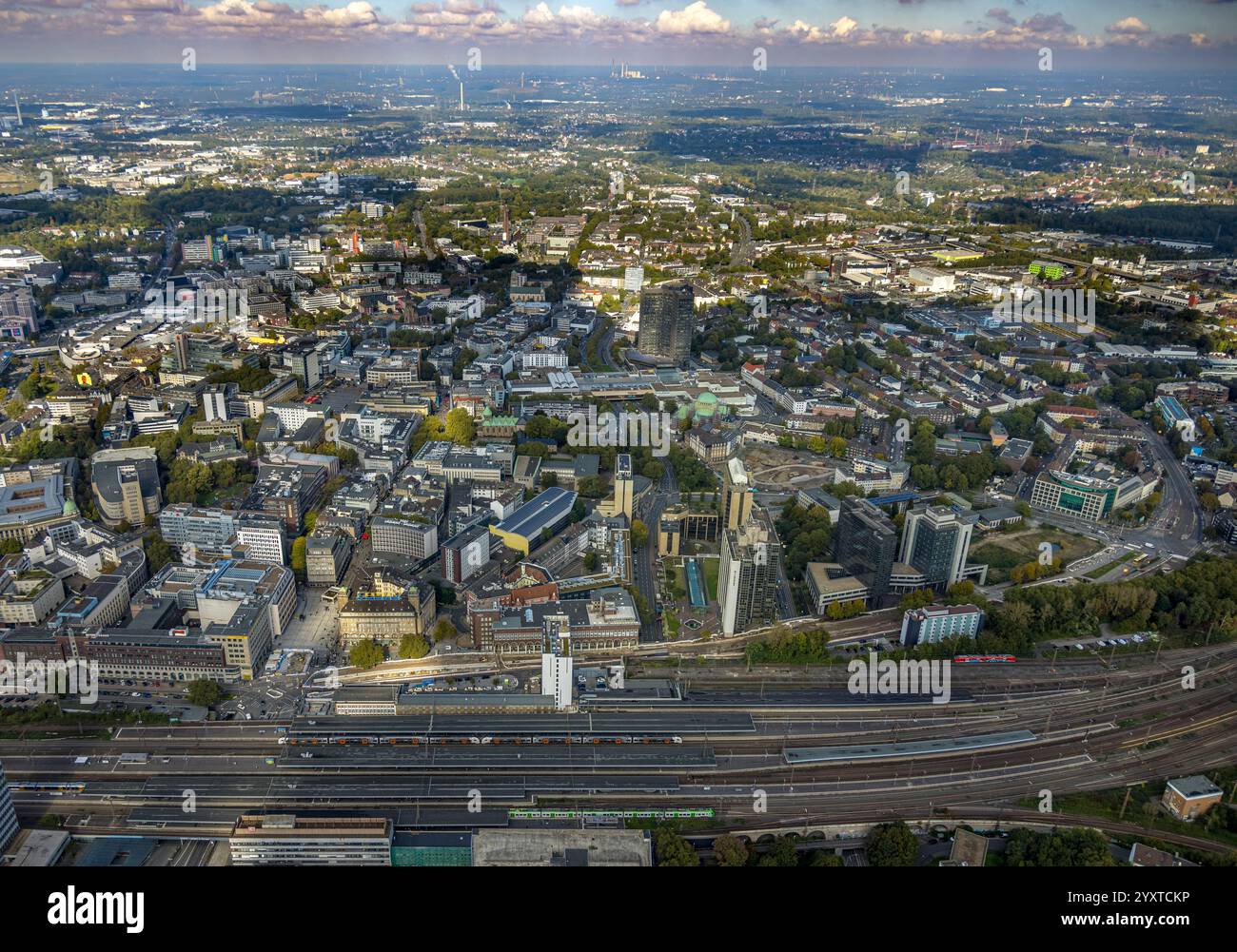 Vista aerea, stazione centrale e centro città, cantiere Willy-Brandt-Platz e Select Hotel Handelshof, zona pedonale Kettwiger Straße e f Foto Stock