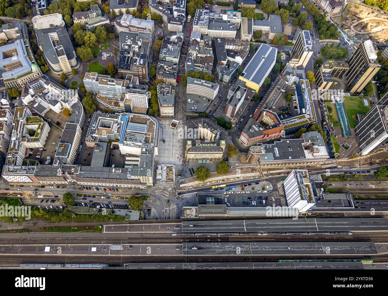 Vista aerea, stazione centrale e centro città, cantiere Willy-Brandt-Platz e Select Hotel Handelshof, zona pedonale Kettwiger Straße e f Foto Stock