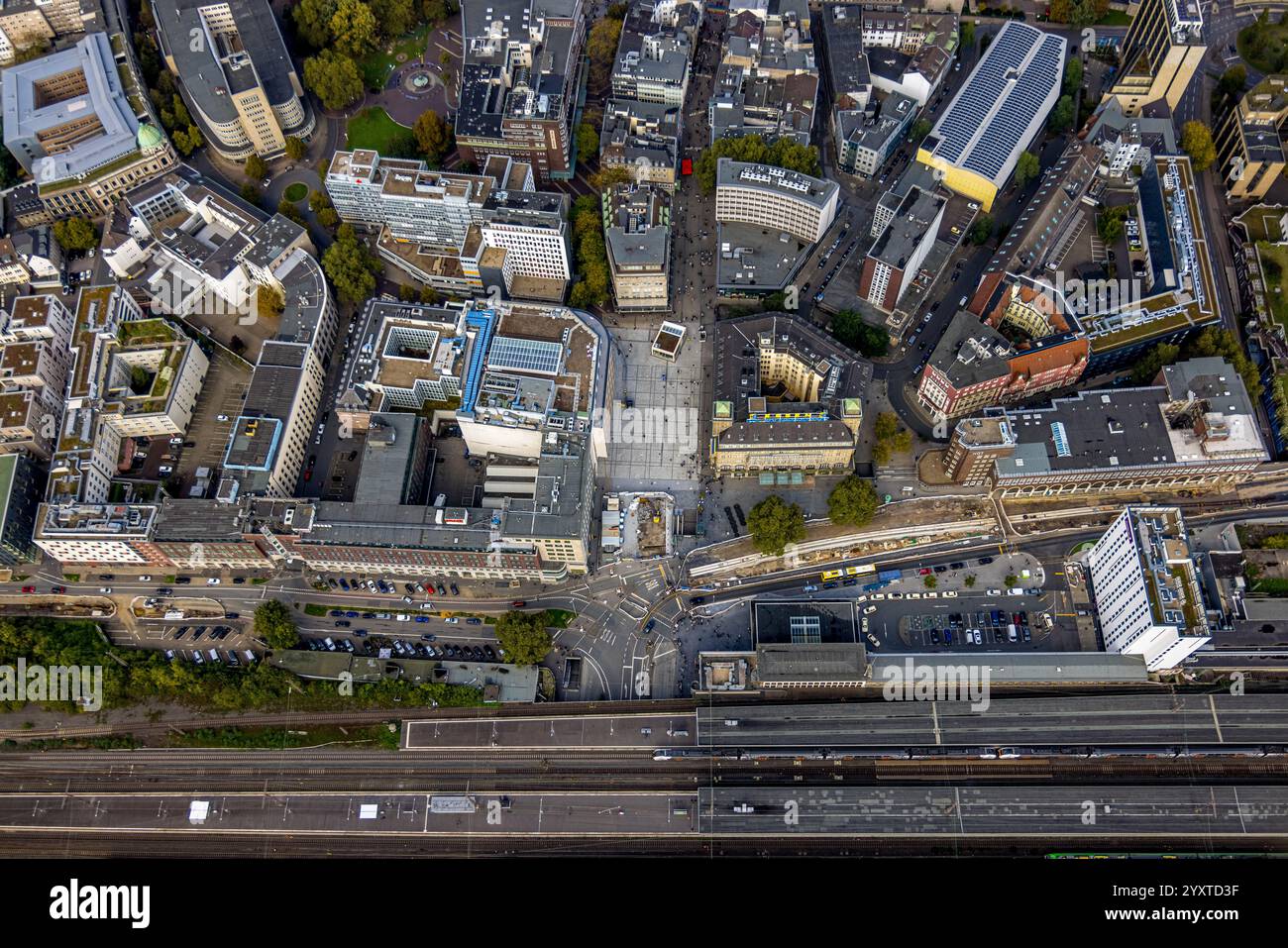 Vista aerea, stazione centrale e centro città, cantiere Willy-Brandt-Platz e Select Hotel Handelshof, zona pedonale Kettwiger Straße e f Foto Stock