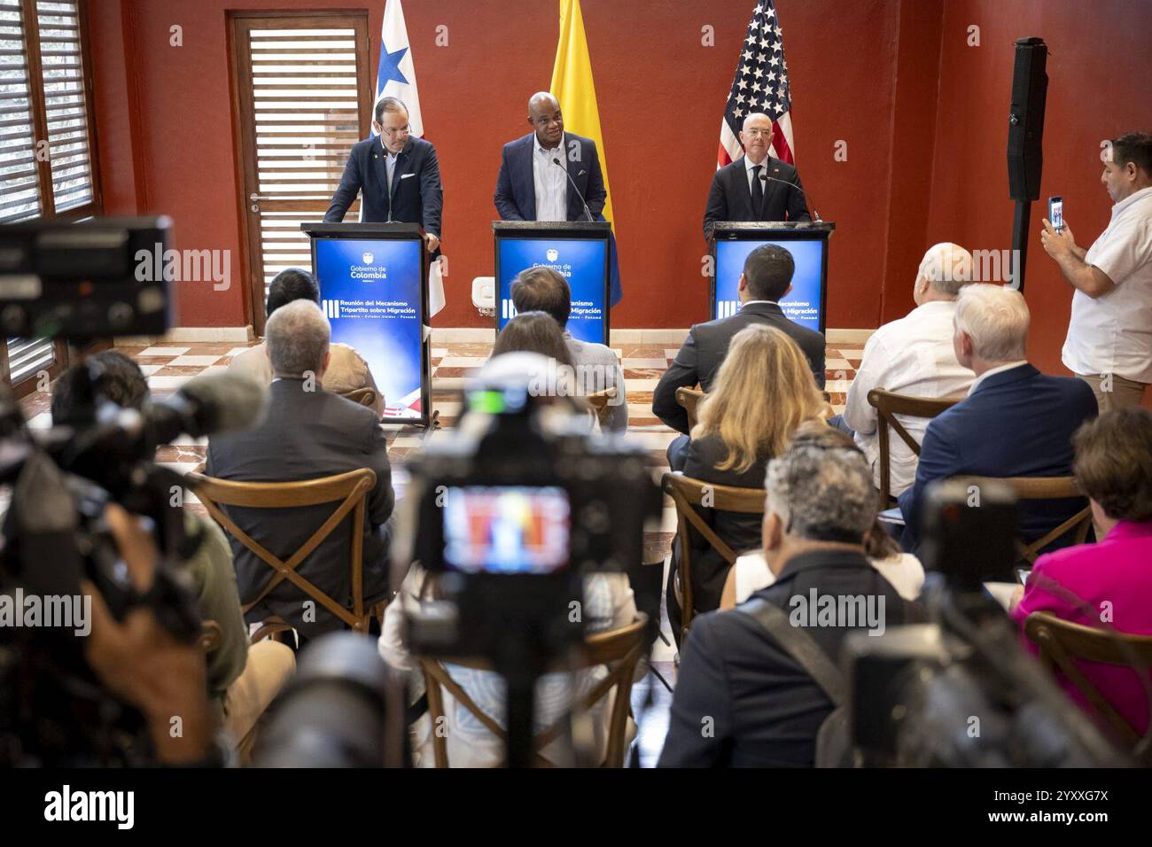 Il segretario della DHS Alejandro Mayorkas partecipa a una conferenza stampa congiunta con Colombia e Panama (53955043965). Foto Stock