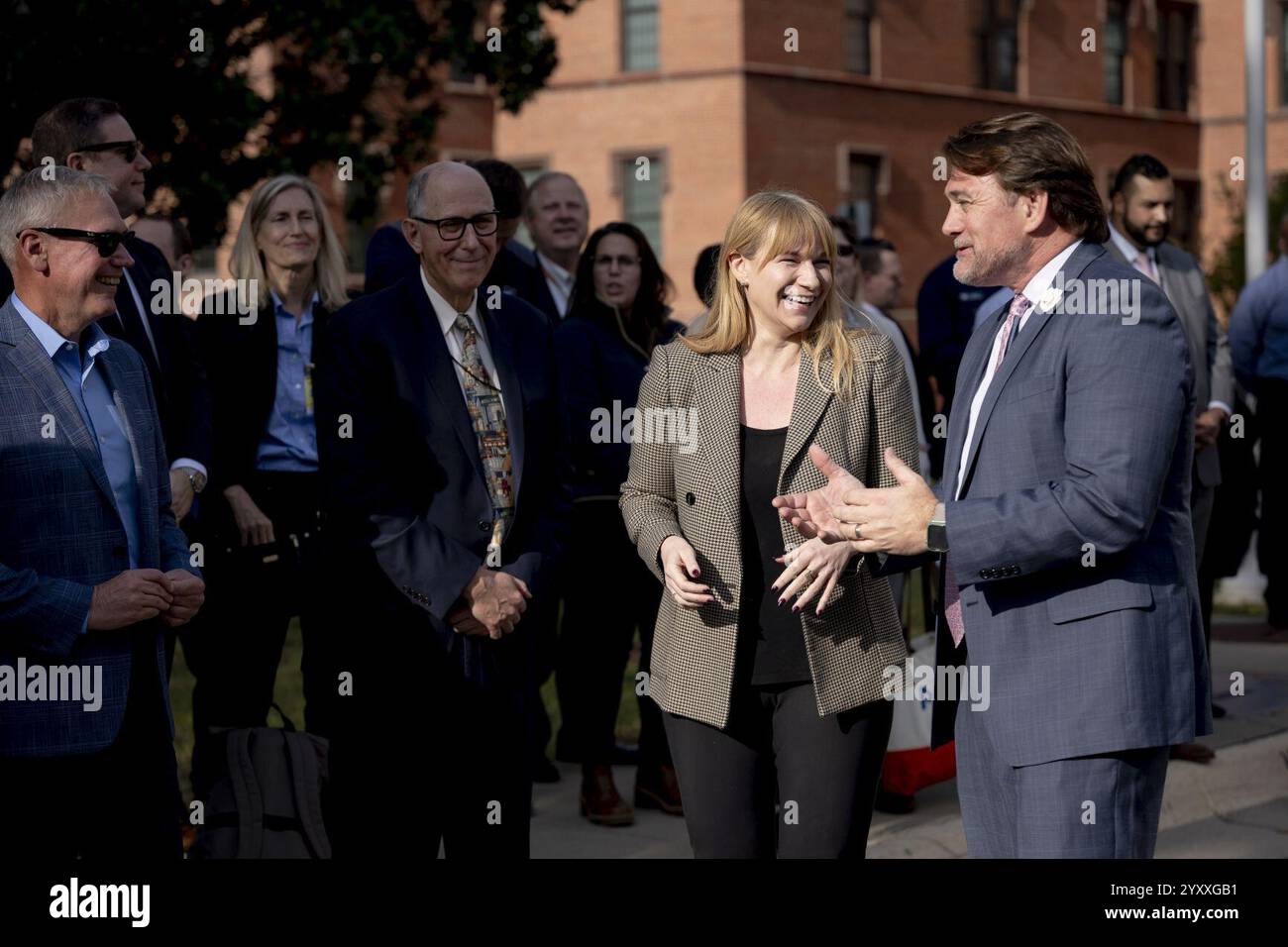 Il segretario del DHS Alejandro Mayorkas partecipa alla cerimonia inaugurale della Resilience Plaza a Washington, D.C. il 18 novembre 2024 - 18. Foto Stock