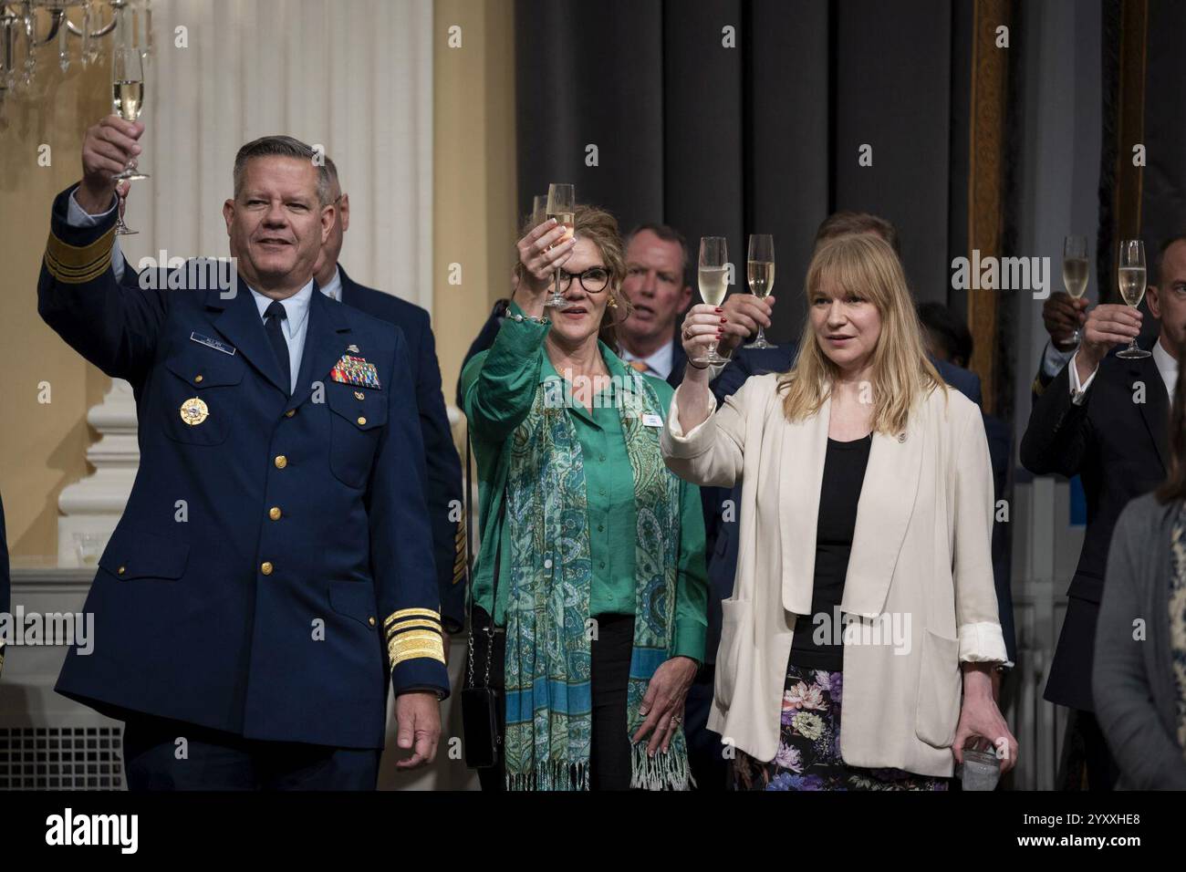 DHS Senior Official che svolge le funzioni del vice segretario Kristie Canegallo partecipa al 234 ° compleanno della celebrazione della Guardia Costiera degli Stati Uniti a Capitol Hill (54023697004). Foto Stock