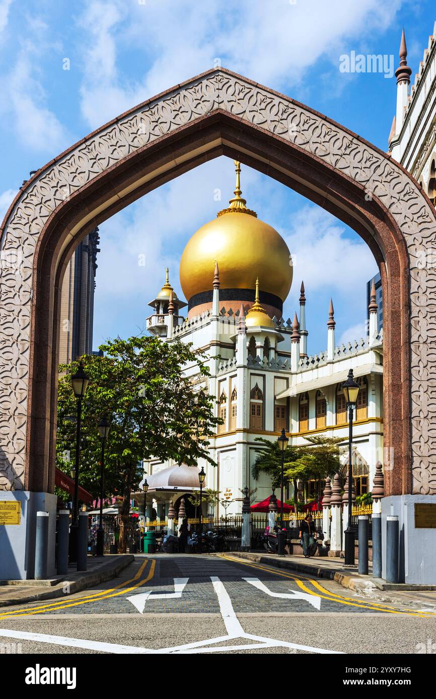 Masjid Sultan o Moschea del Sultano, un punto di riferimento religioso a Singapore. Foto: David Rowland / One-Image.com Foto Stock