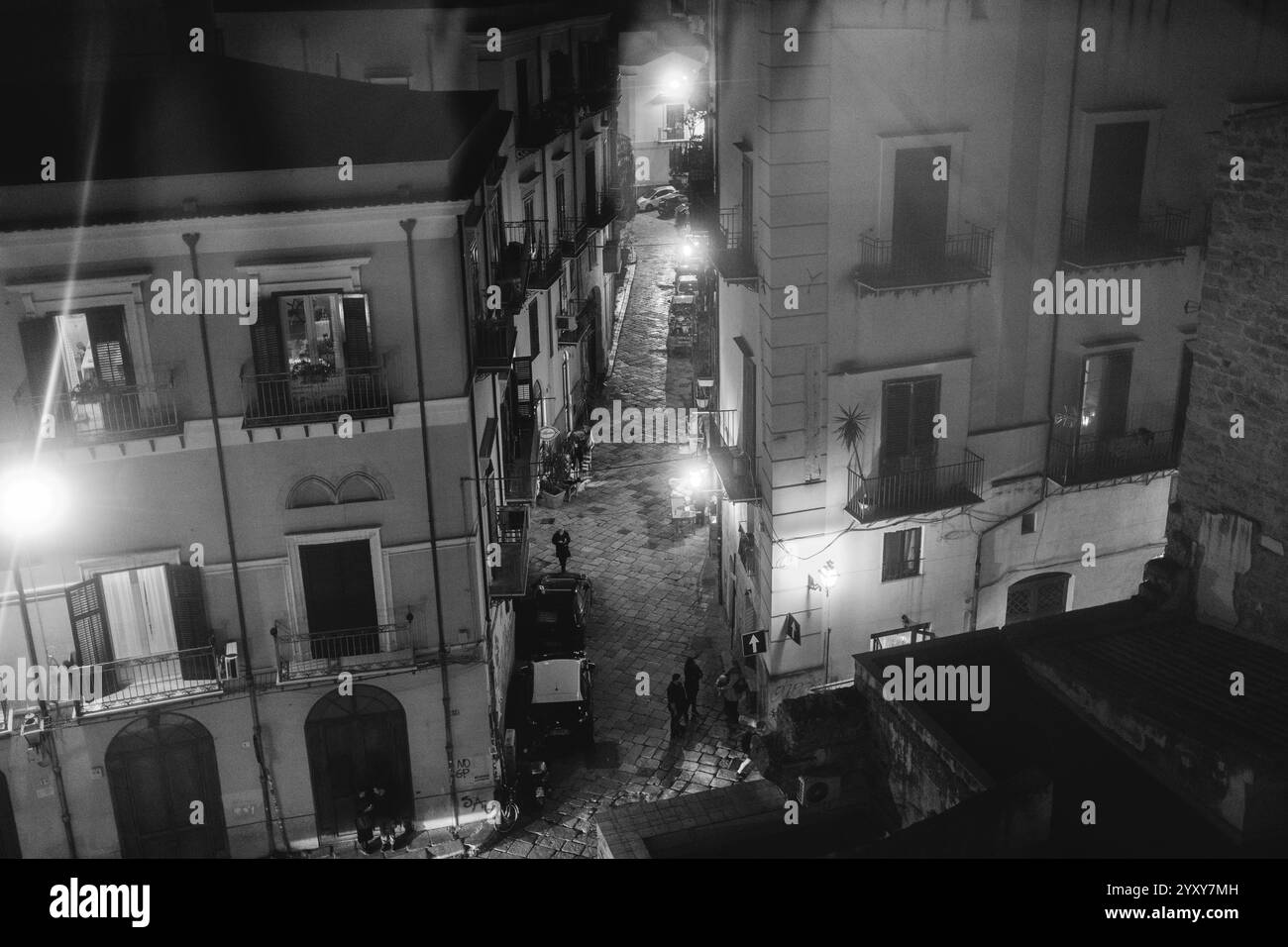 Palermo, Sicilia, 21.11.2024: Palermo, la vibrante capitale della Sicilia, è un luogo dove storia e vita moderna si fondono senza sforzo. Passeggia attraverso la B. Foto Stock