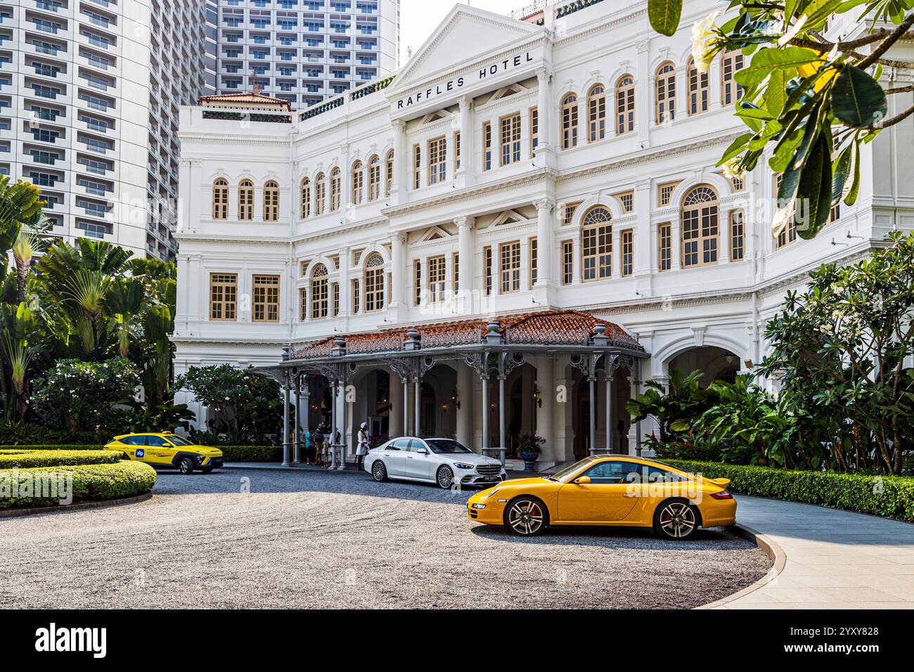 Ingresso principale allo storico e lussuoso Raffles Hotel, Singapore, foto: David Rowland / One-Image.com Foto Stock